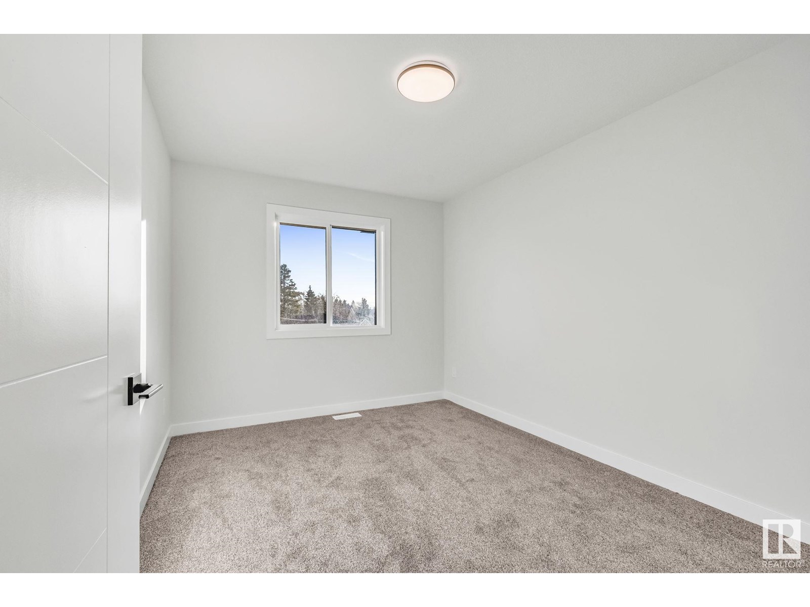 Photo 38 of 12715 114 St Nw, Edmonton AB