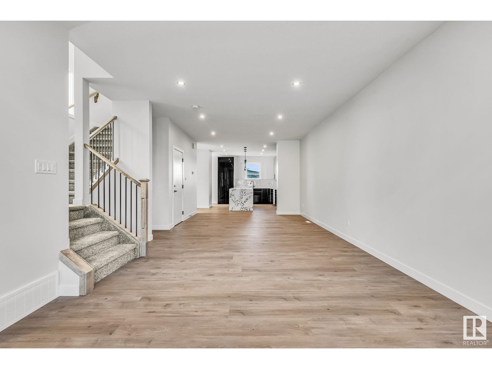Photo 7 of 12715 114 St Nw, Edmonton AB