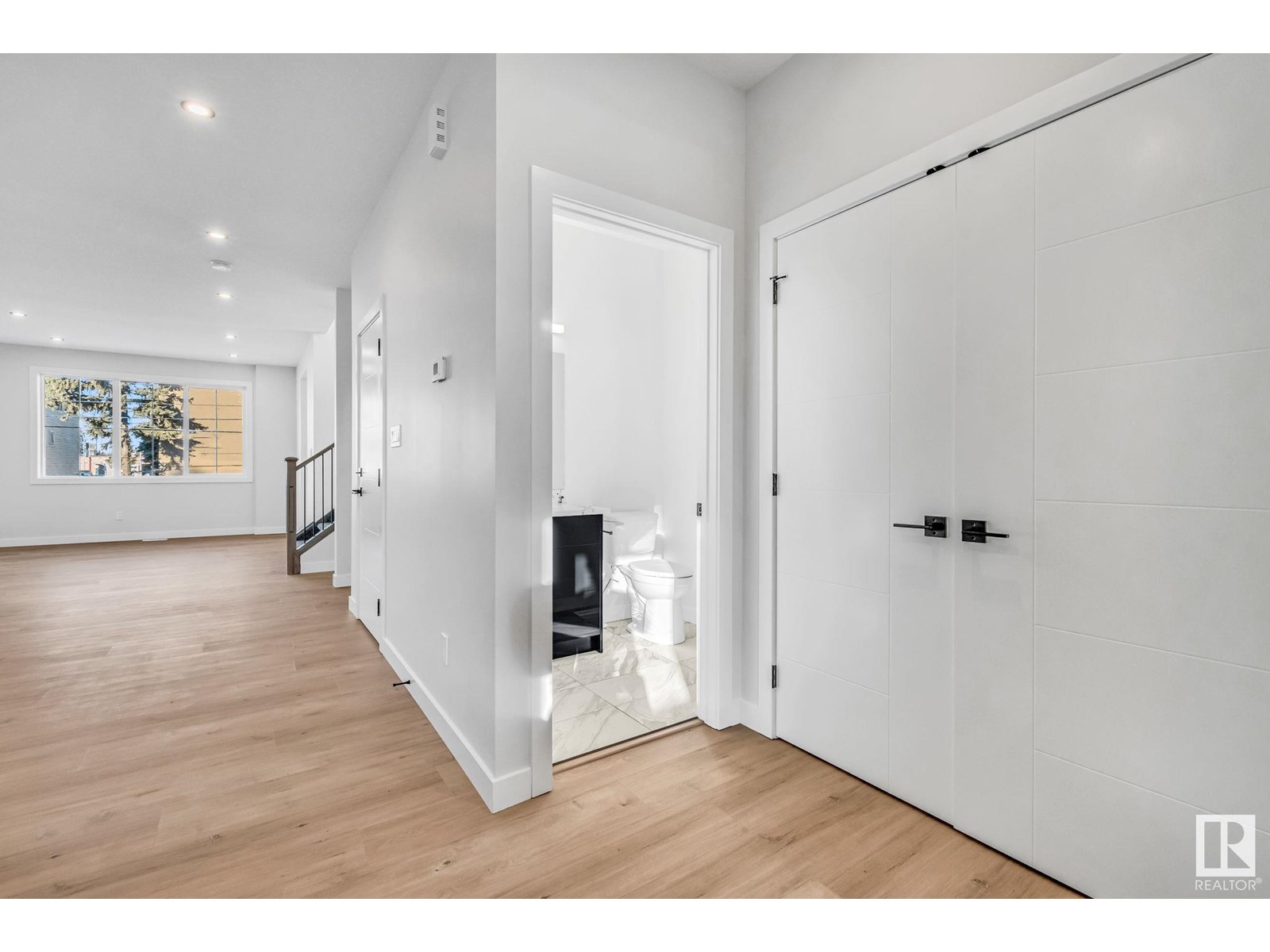 Photo 8 of 12715 114 St Nw, Edmonton AB
