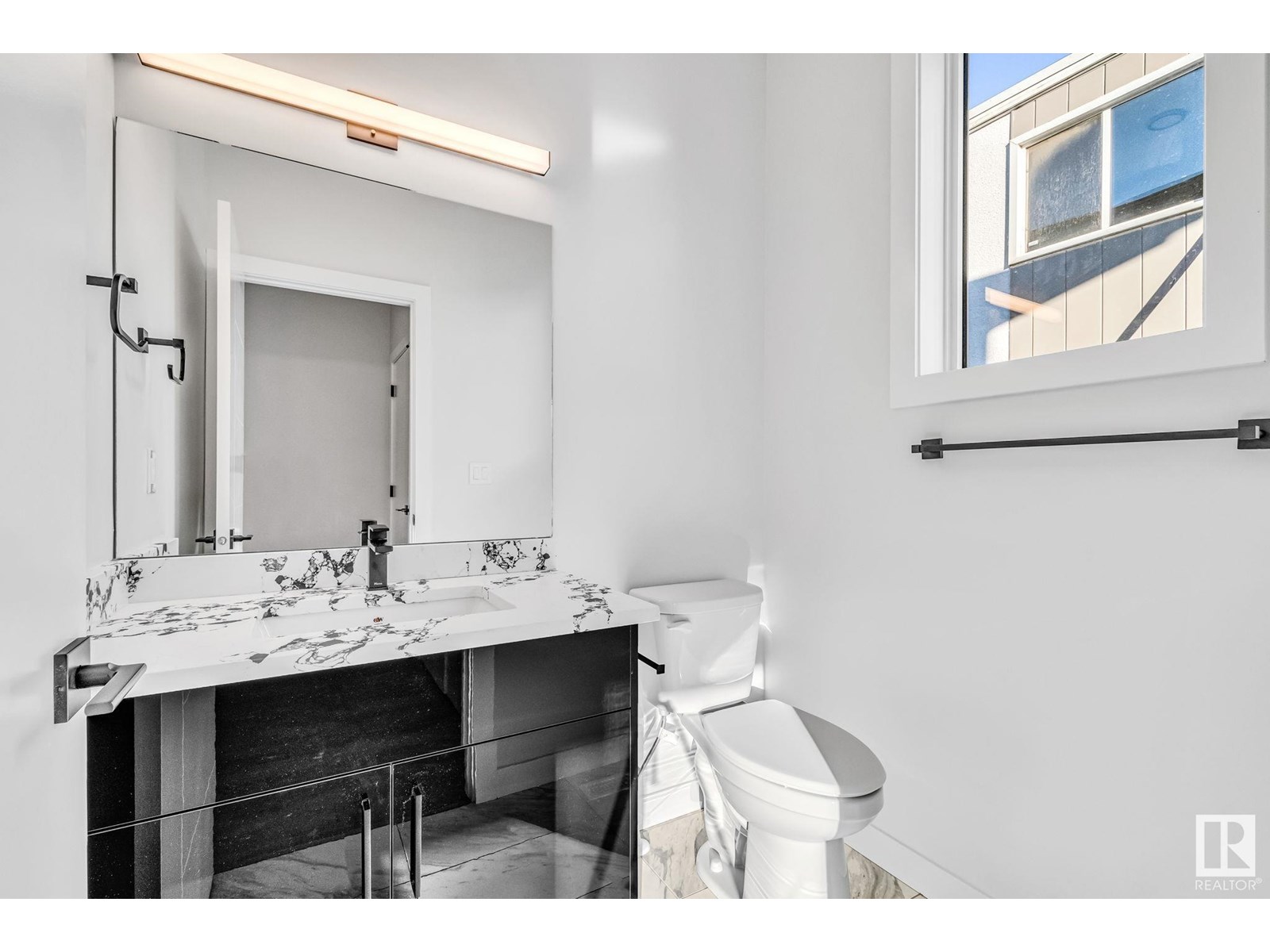 Photo 9 of 12715 114 St Nw, Edmonton AB