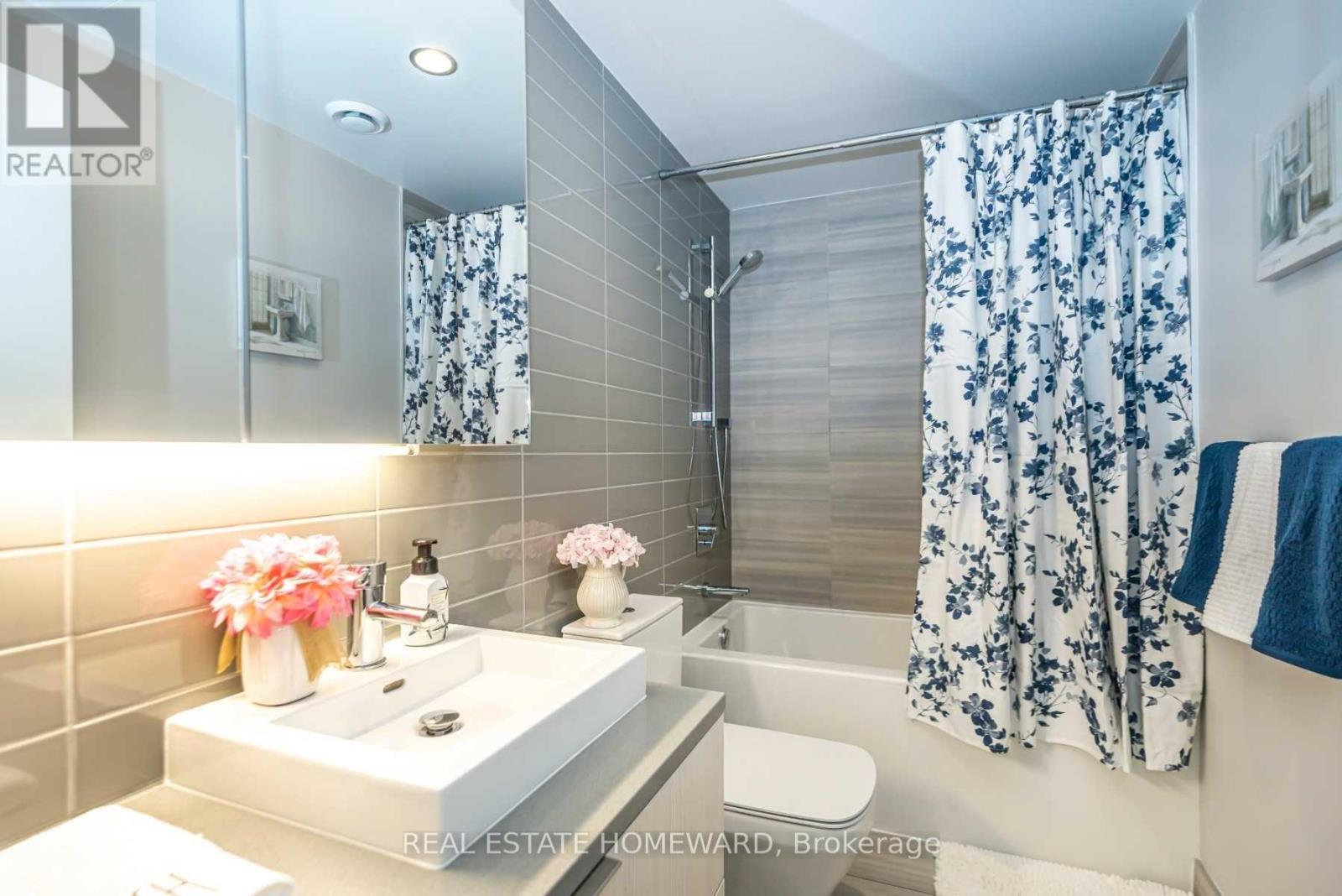 Photo 12 of 1104 170 Bayview Avenue, Toronto ON