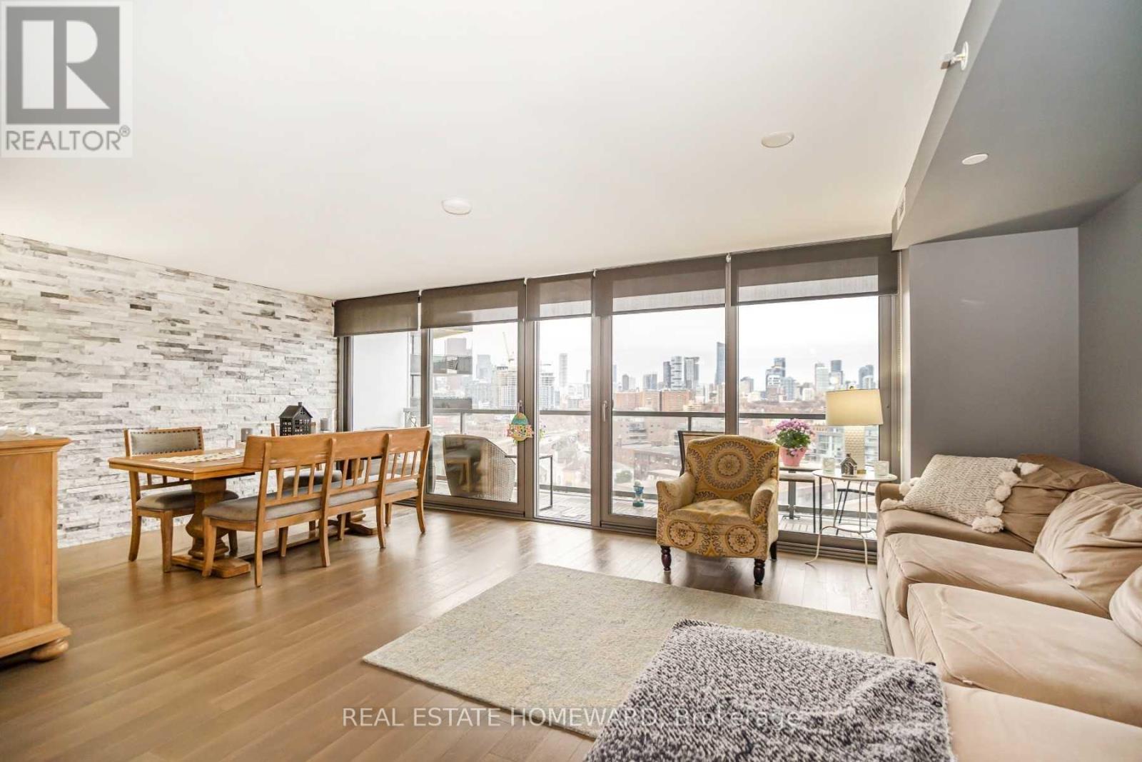 Photo 18 of 1104 170 Bayview Avenue, Toronto ON
