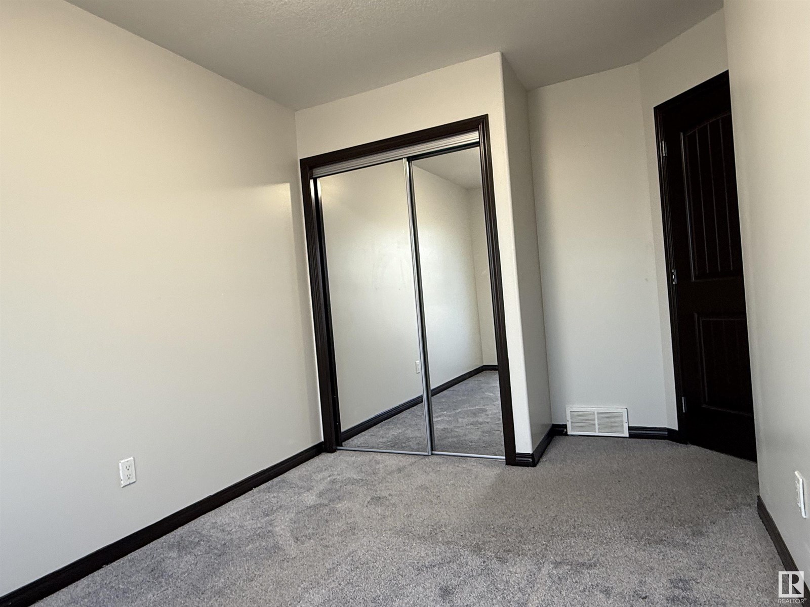 Photo 17 of 5106 146 Av Nw, Edmonton AB