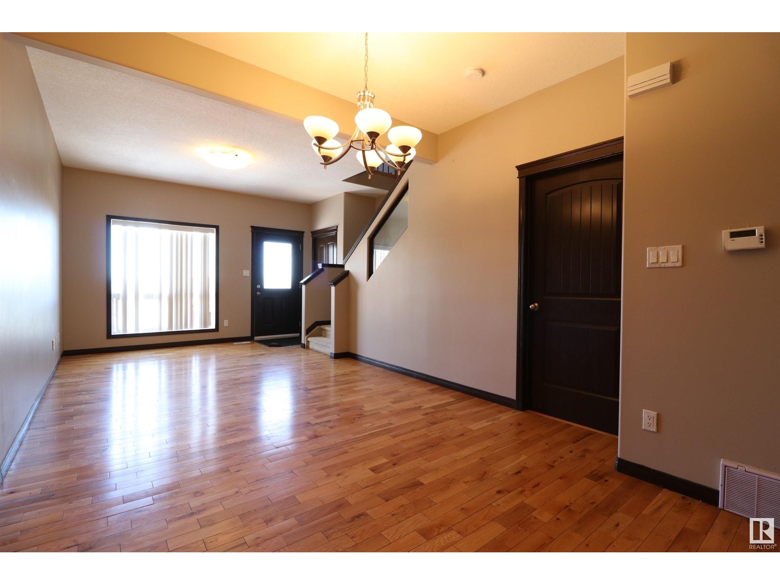 Photo 13 of 5106 146 Av Nw, Edmonton AB