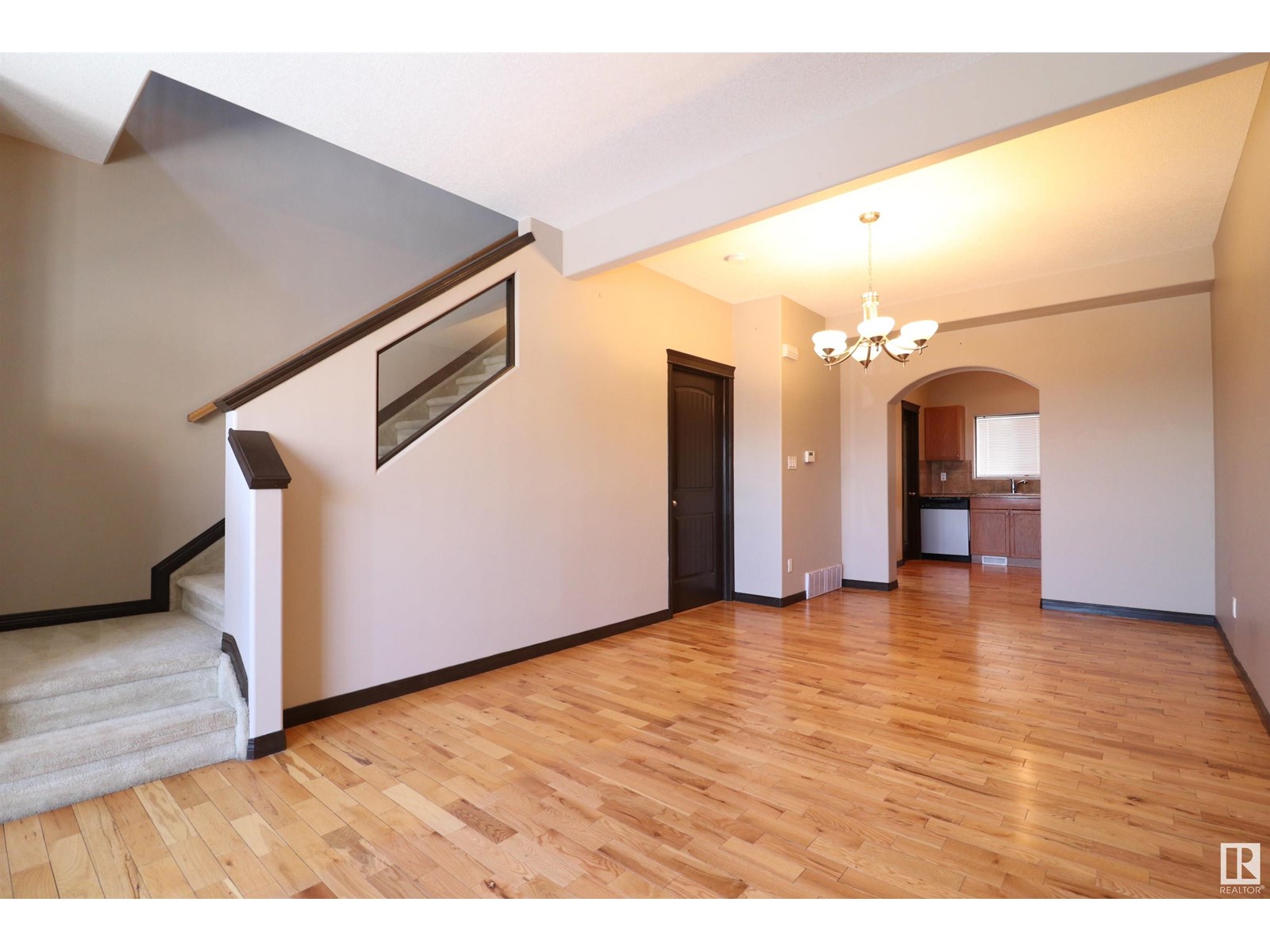 Photo 3 of 5106 146 Av Nw, Edmonton AB