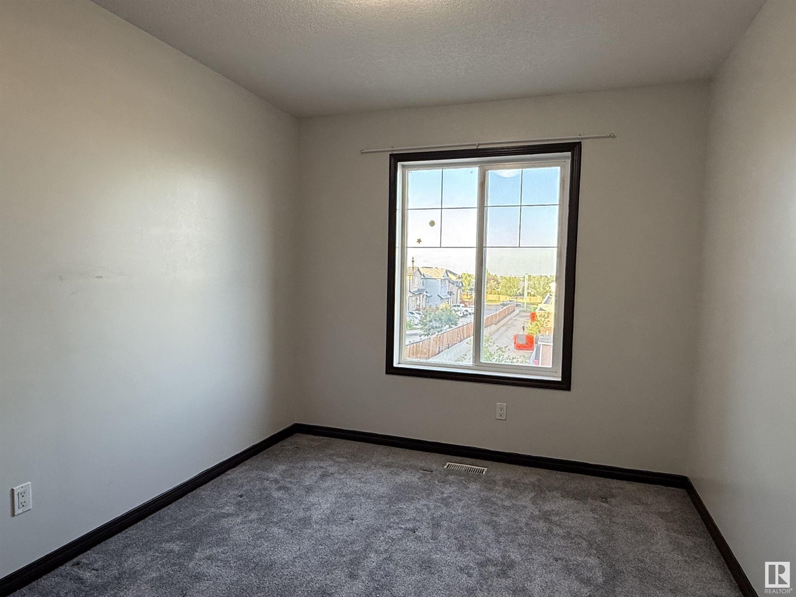 Photo 18 of 5106 146 Av Nw, Edmonton AB
