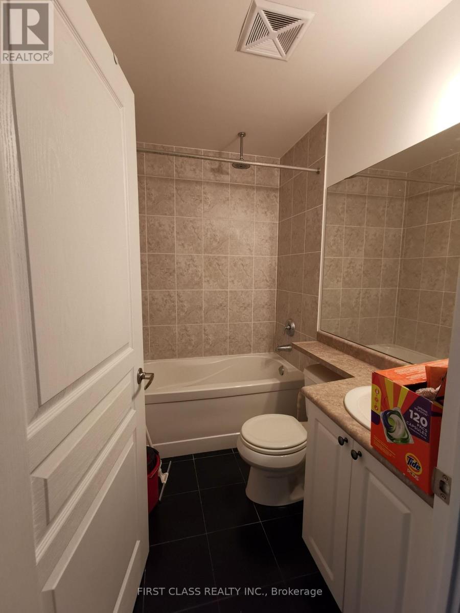Photo 12 of 2313 223 Webb Drive, Mississauga ON