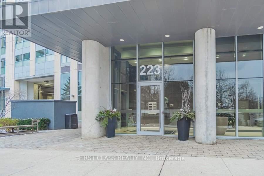 Photo 2 of 2313 223 Webb Drive, Mississauga ON