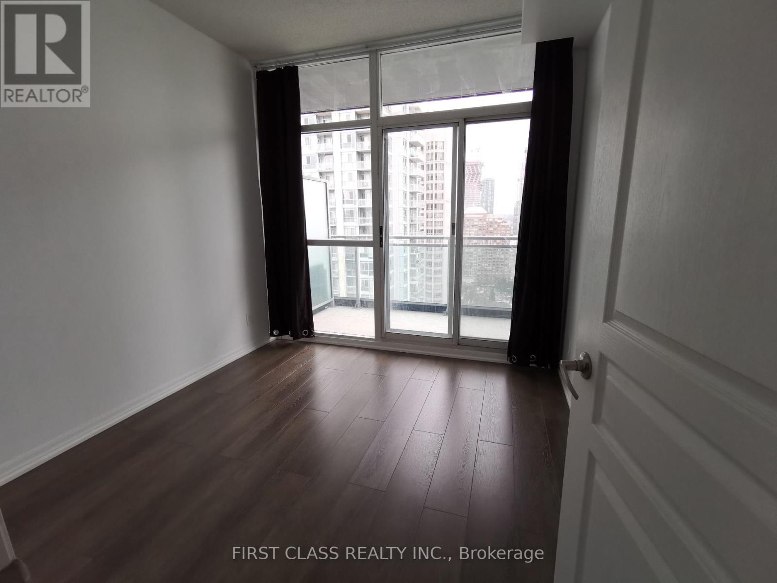 Photo 3 of 2313 223 Webb Drive, Mississauga ON