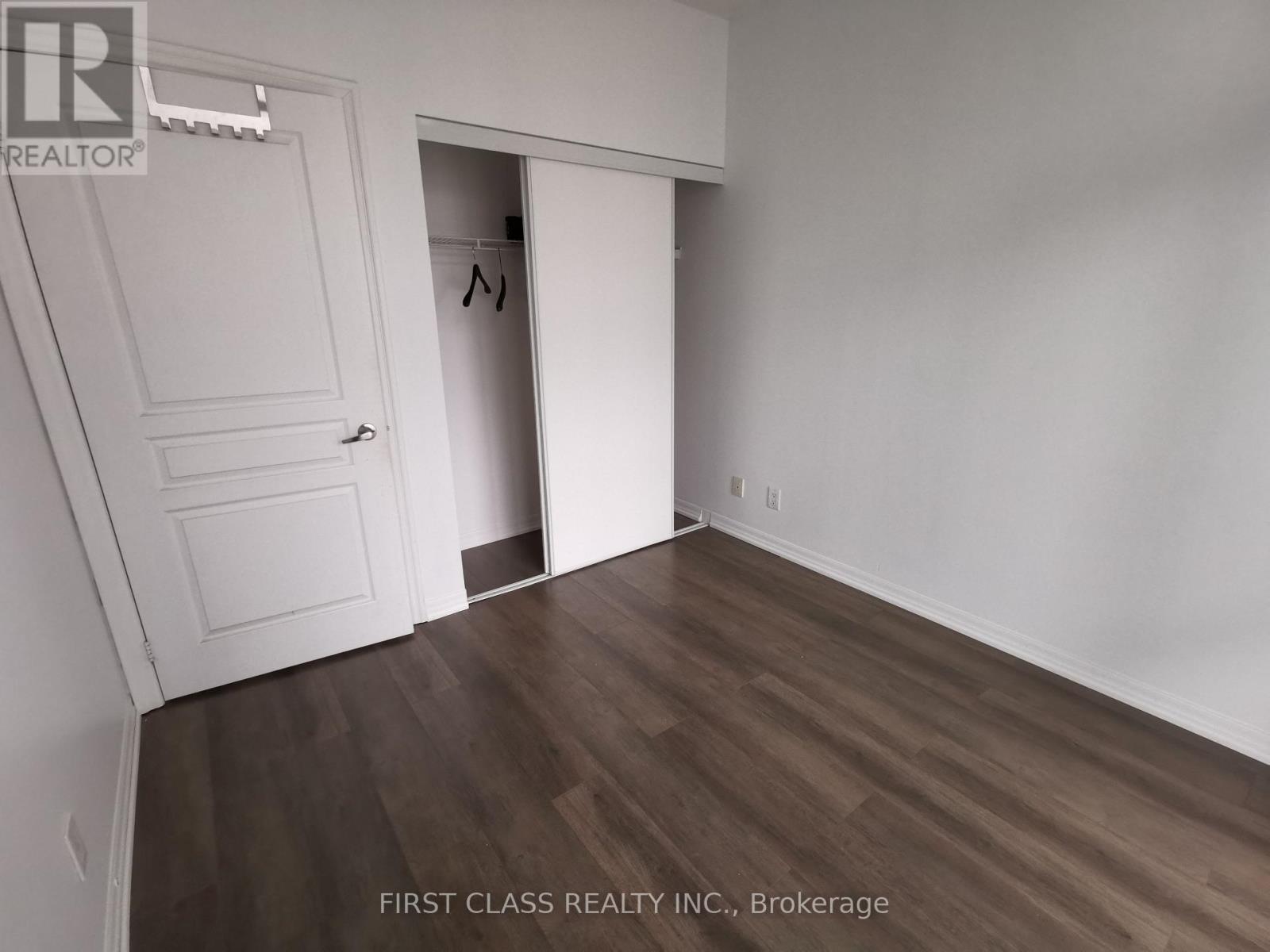 Photo 5 of 2313 223 Webb Drive, Mississauga ON