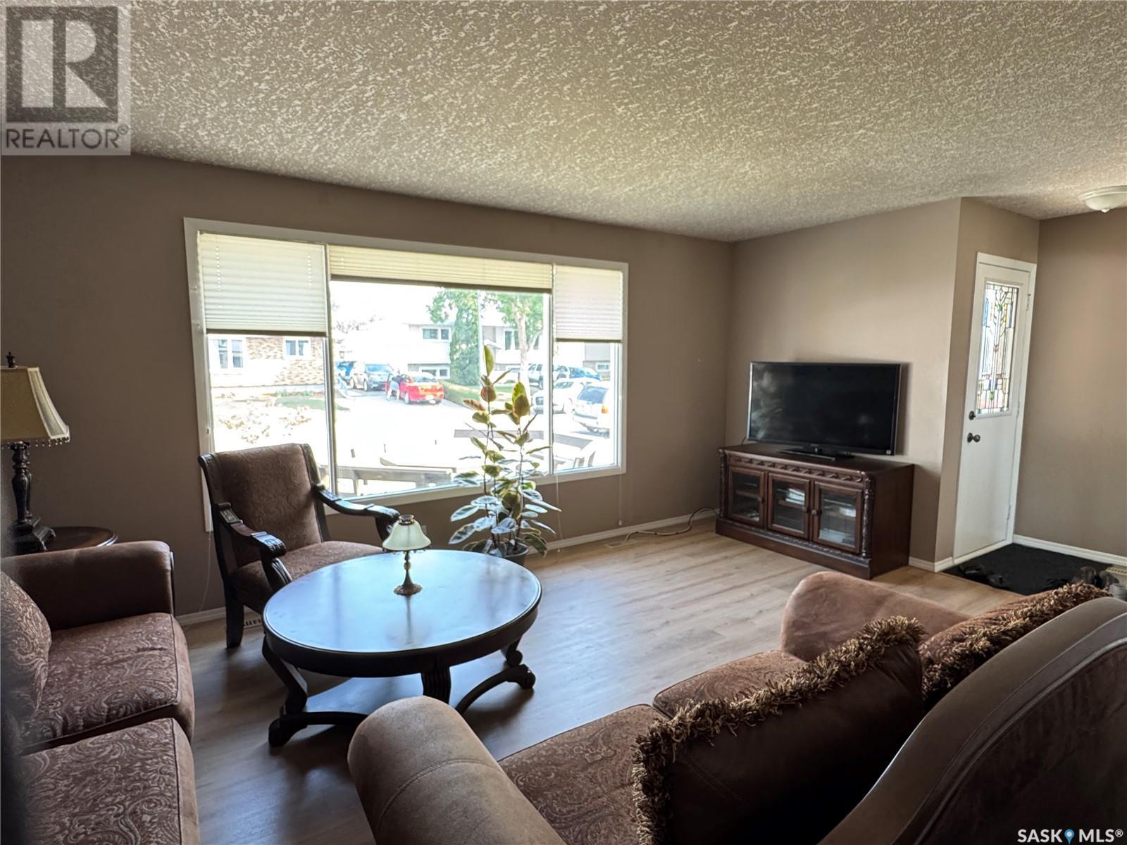 Photo 5 of 186 Bothwell Crescent, Regina SK