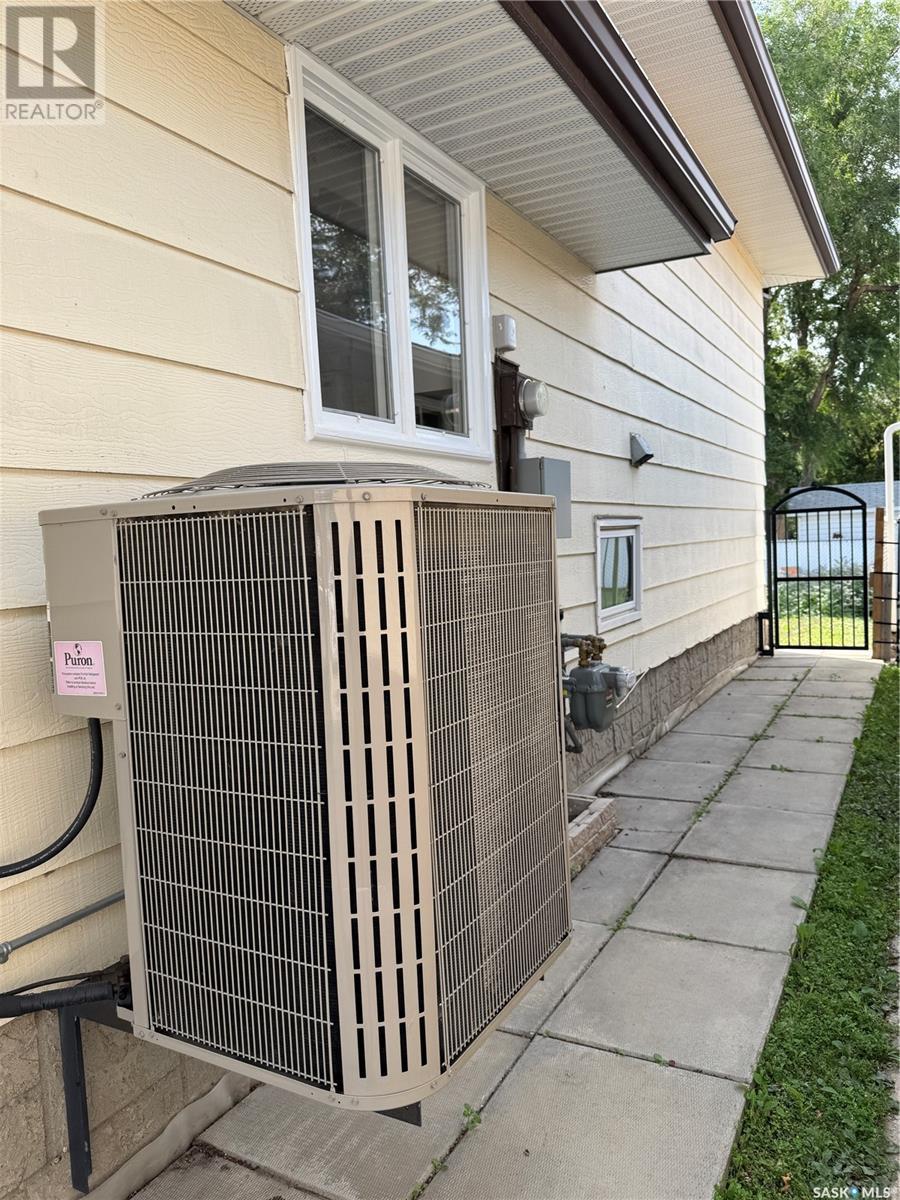 Photo 34 of 186 Bothwell Crescent, Regina SK