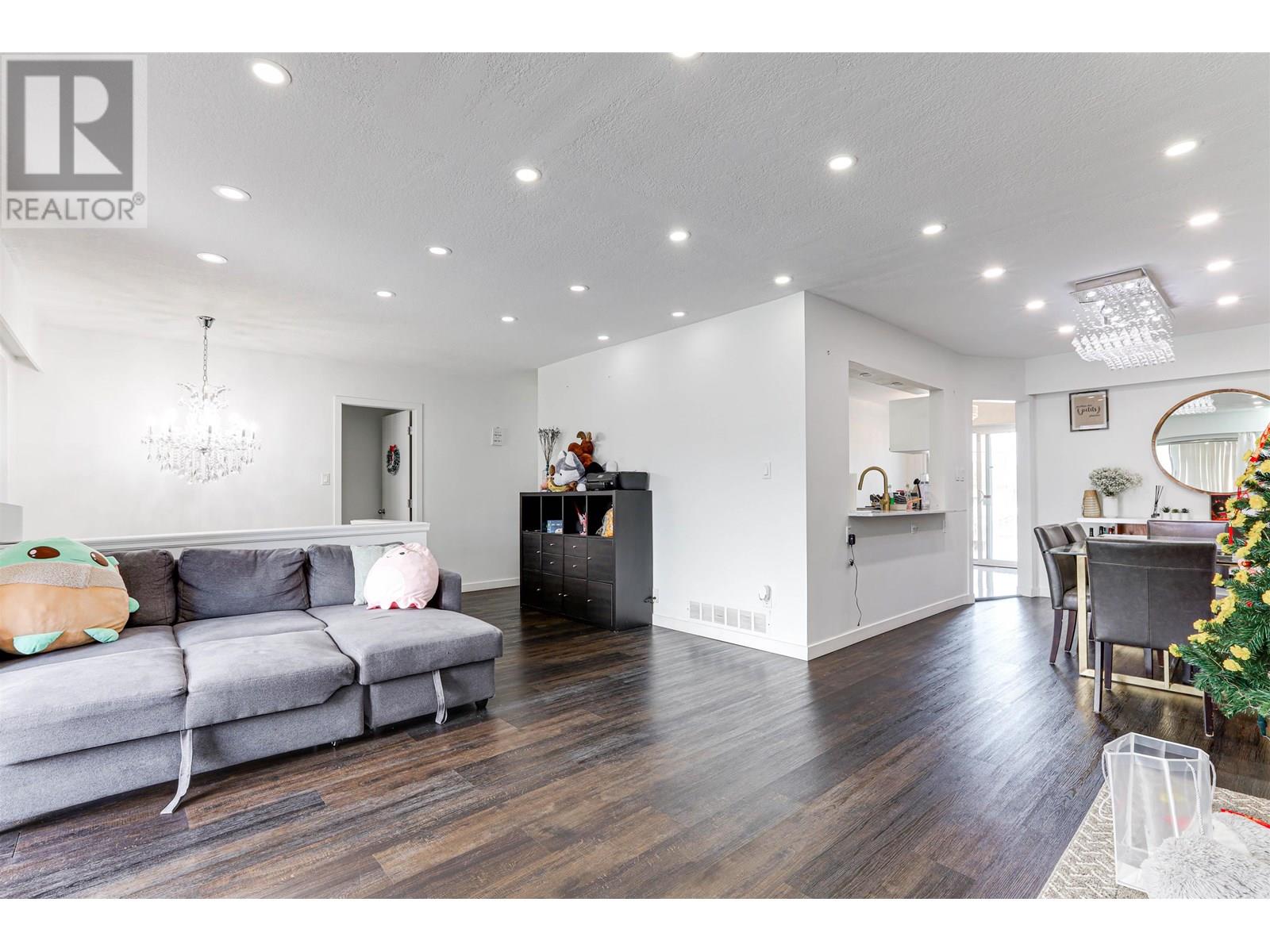 Photo 5 of 2611 E 48th Avenue, Vancouver BC