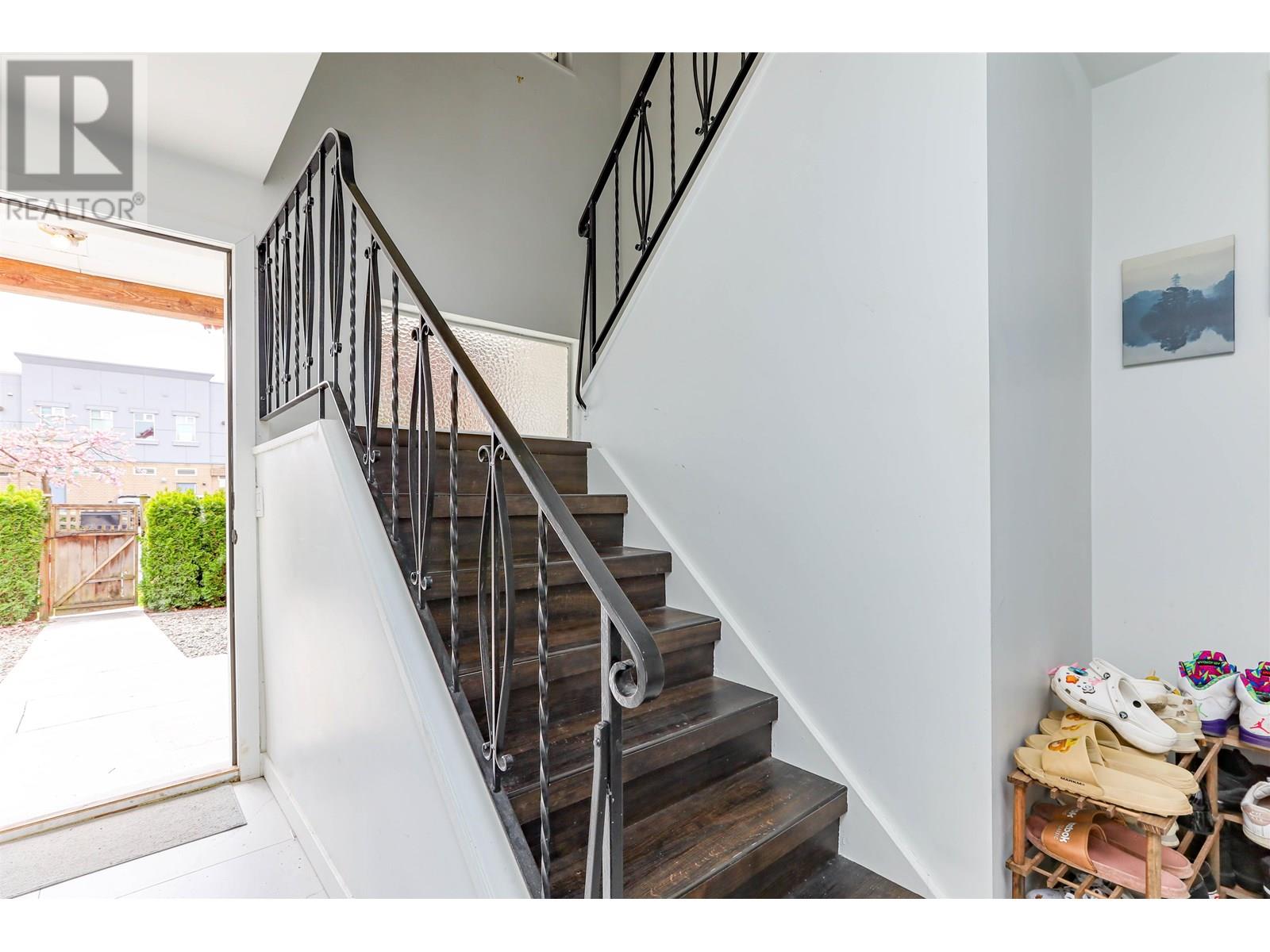 Photo 4 of 2611 E 48th Avenue, Vancouver BC