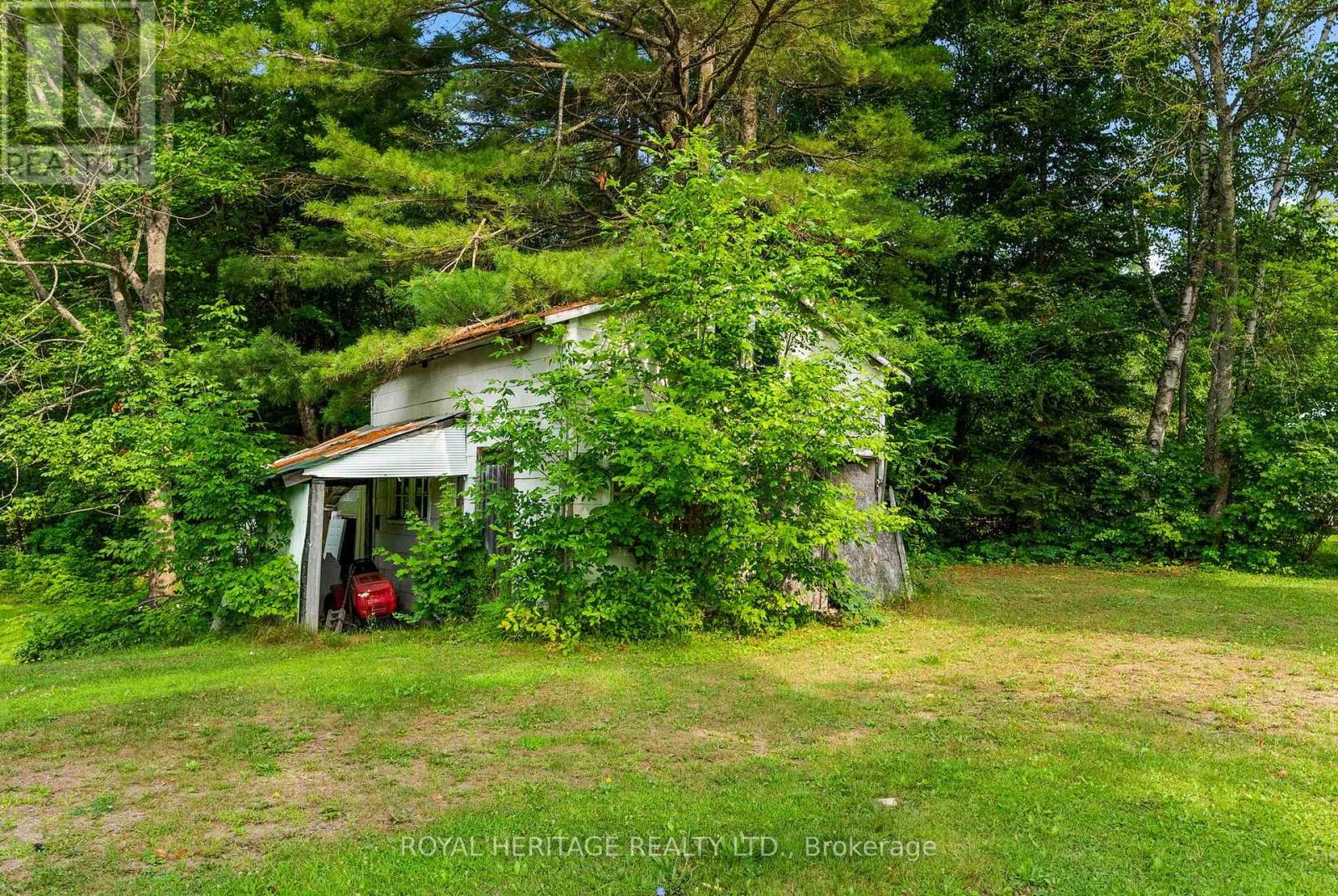 Photo 33 of 17415 35 Highway, Algonquin Highlands ON