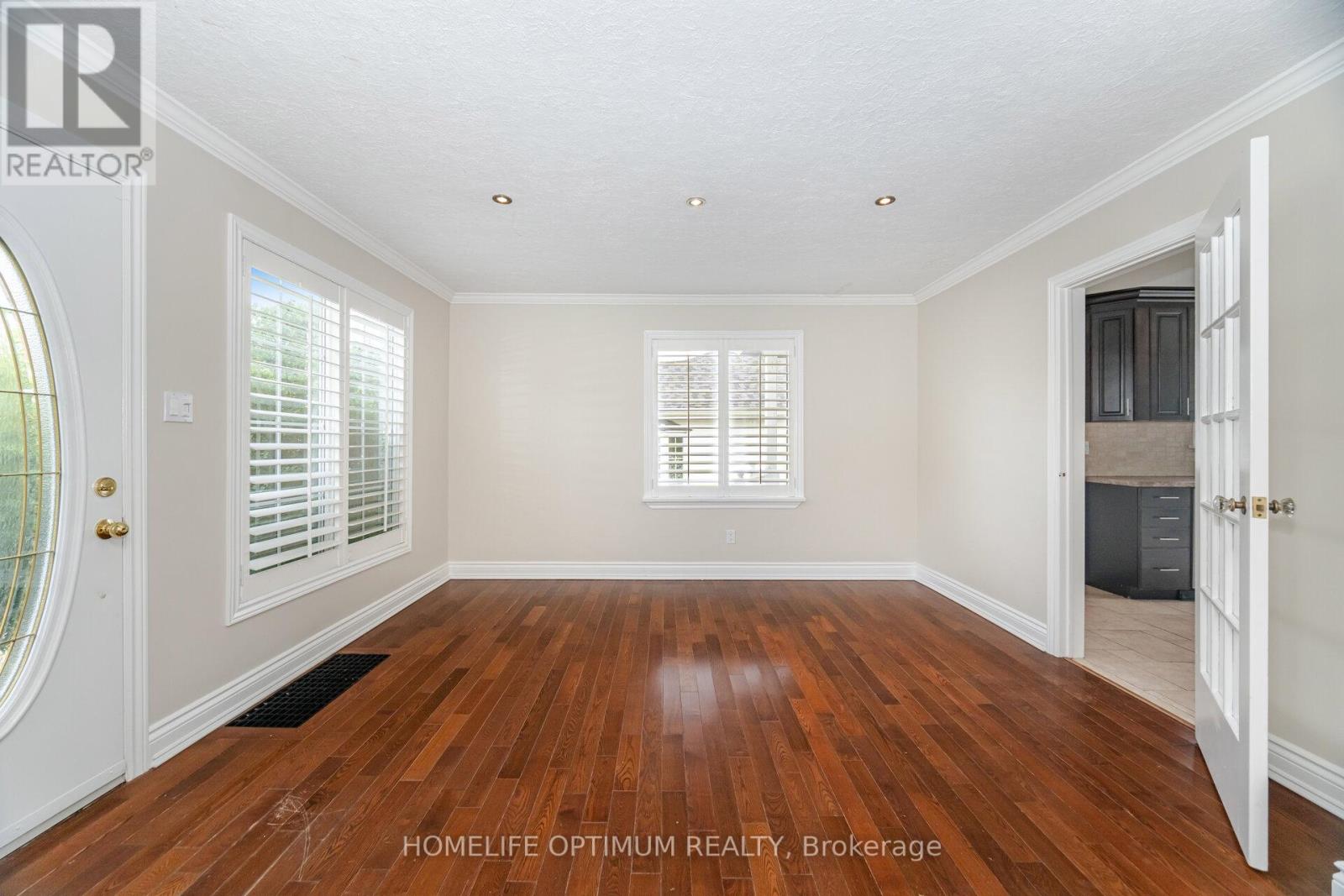 Photo 25 of 128 Eagle Street, Newmarket ON