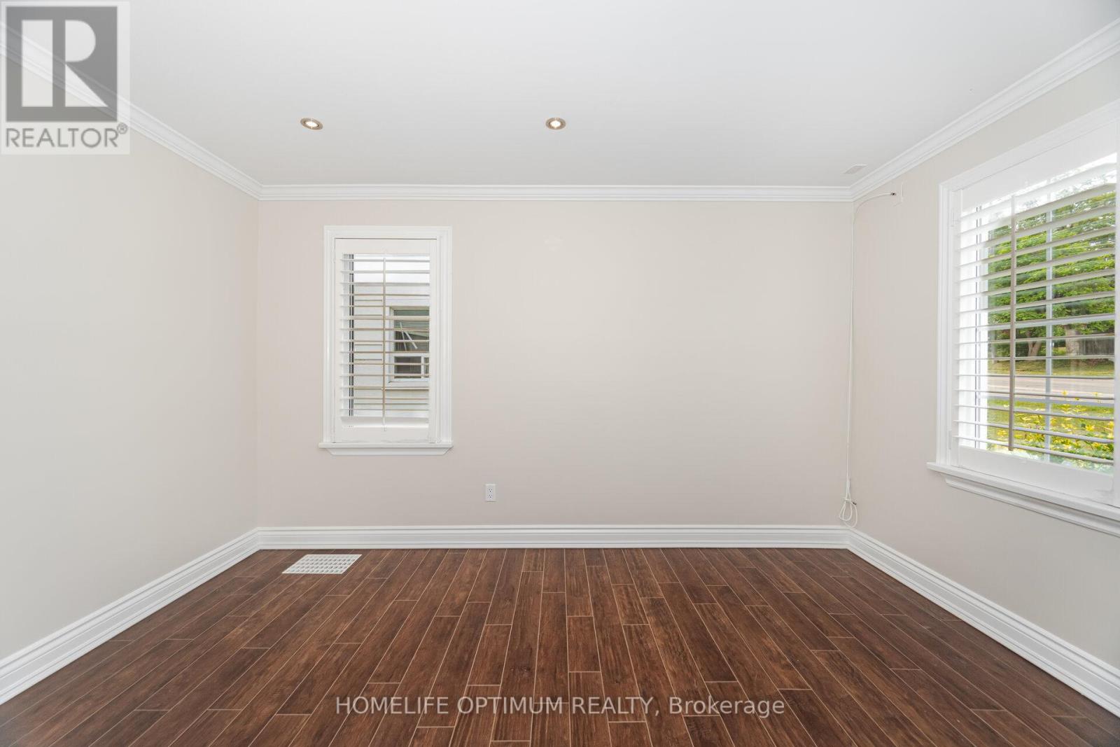 Photo 4 of 128 Eagle Street, Newmarket ON