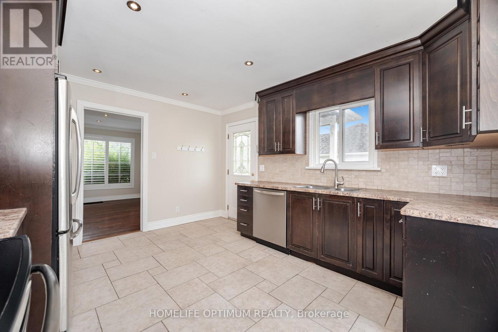 Photo 10 of 128 Eagle Street, Newmarket ON
