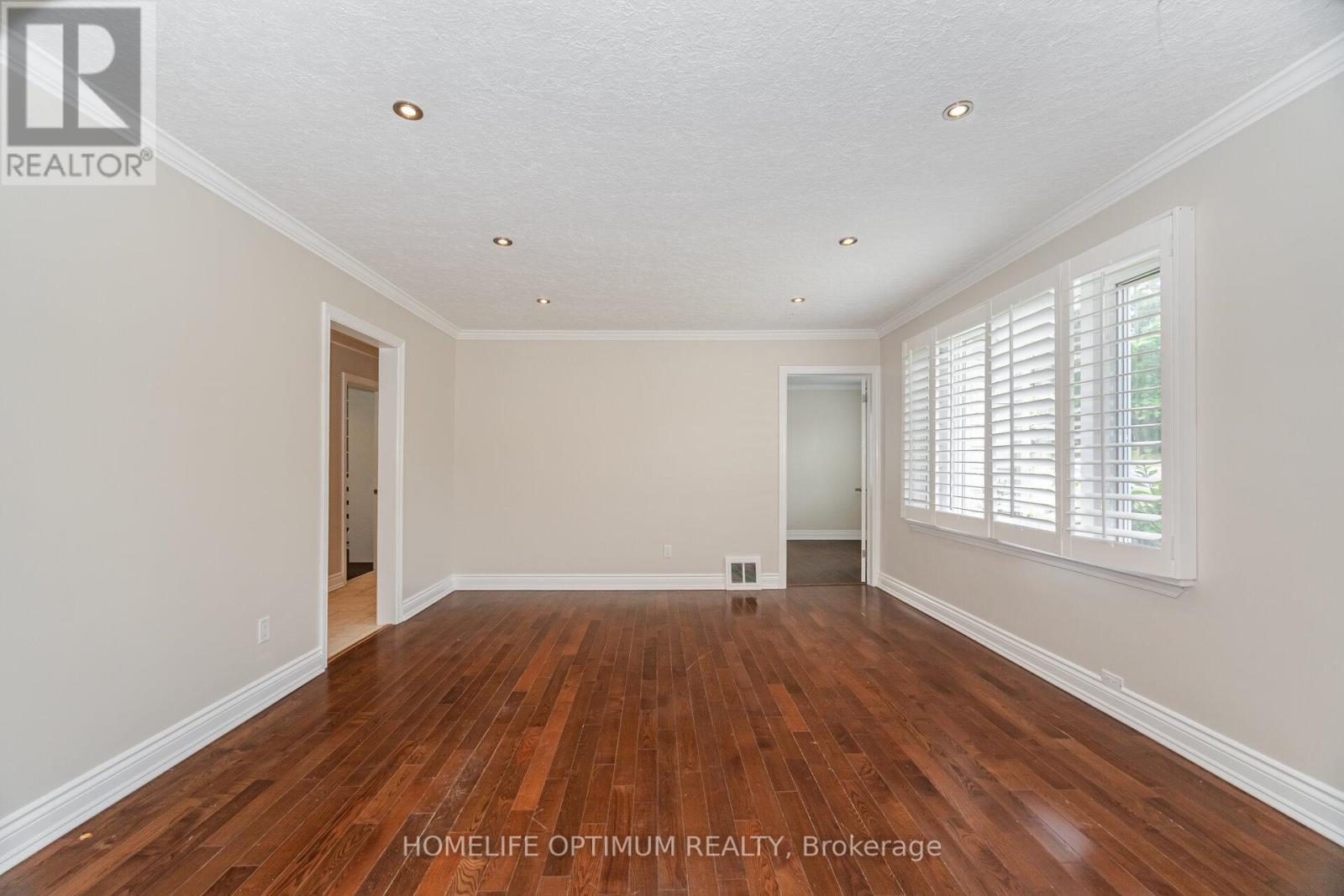Photo 11 of 128 Eagle Street, Newmarket ON