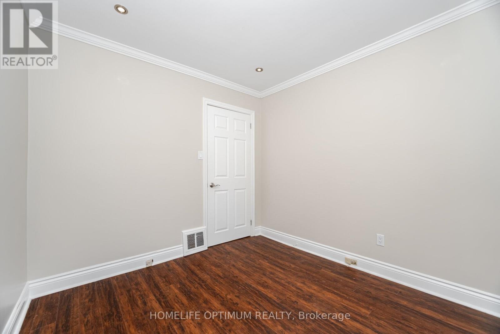 Photo 35 of 128 Eagle Street, Newmarket ON