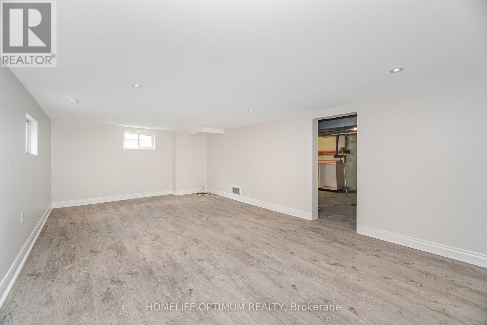 Photo 20 of 128 Eagle Street, Newmarket ON