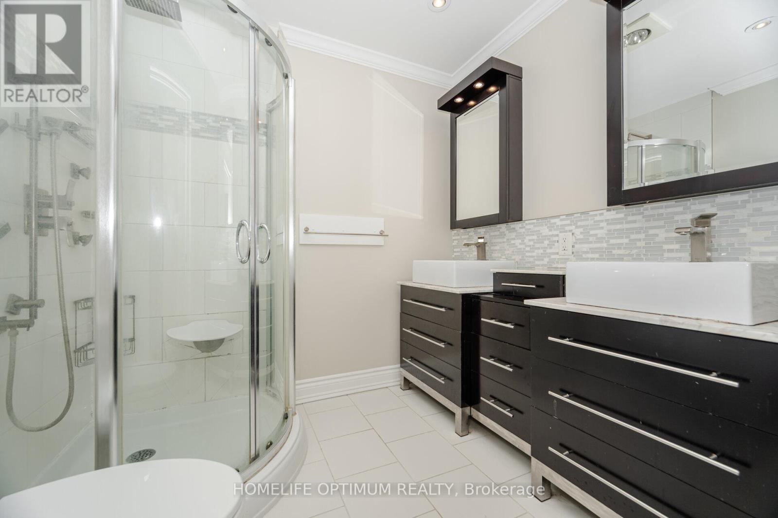 Photo 17 of 128 Eagle Street, Newmarket ON