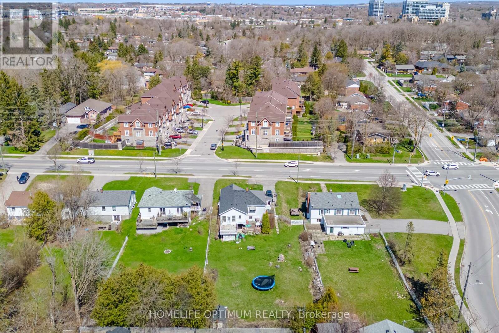 Photo 23 of 128 Eagle Street, Newmarket ON