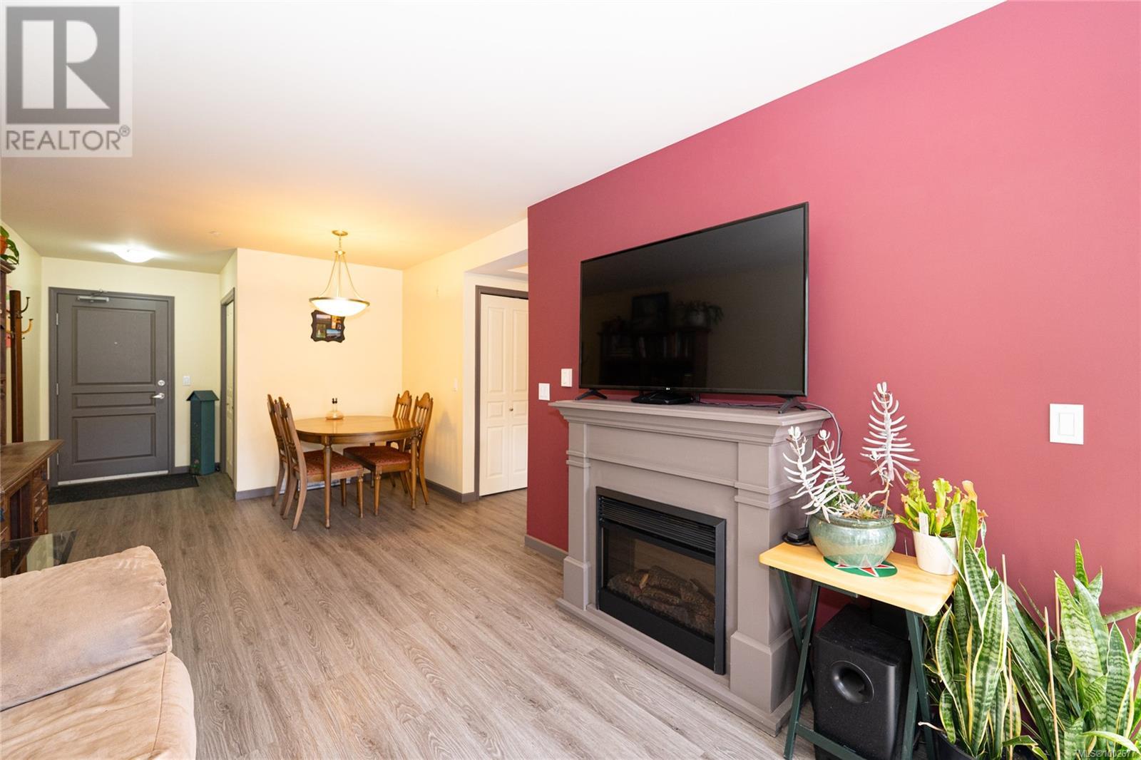 Photo 5 of 301 663 Goldstream Ave, Langford BC