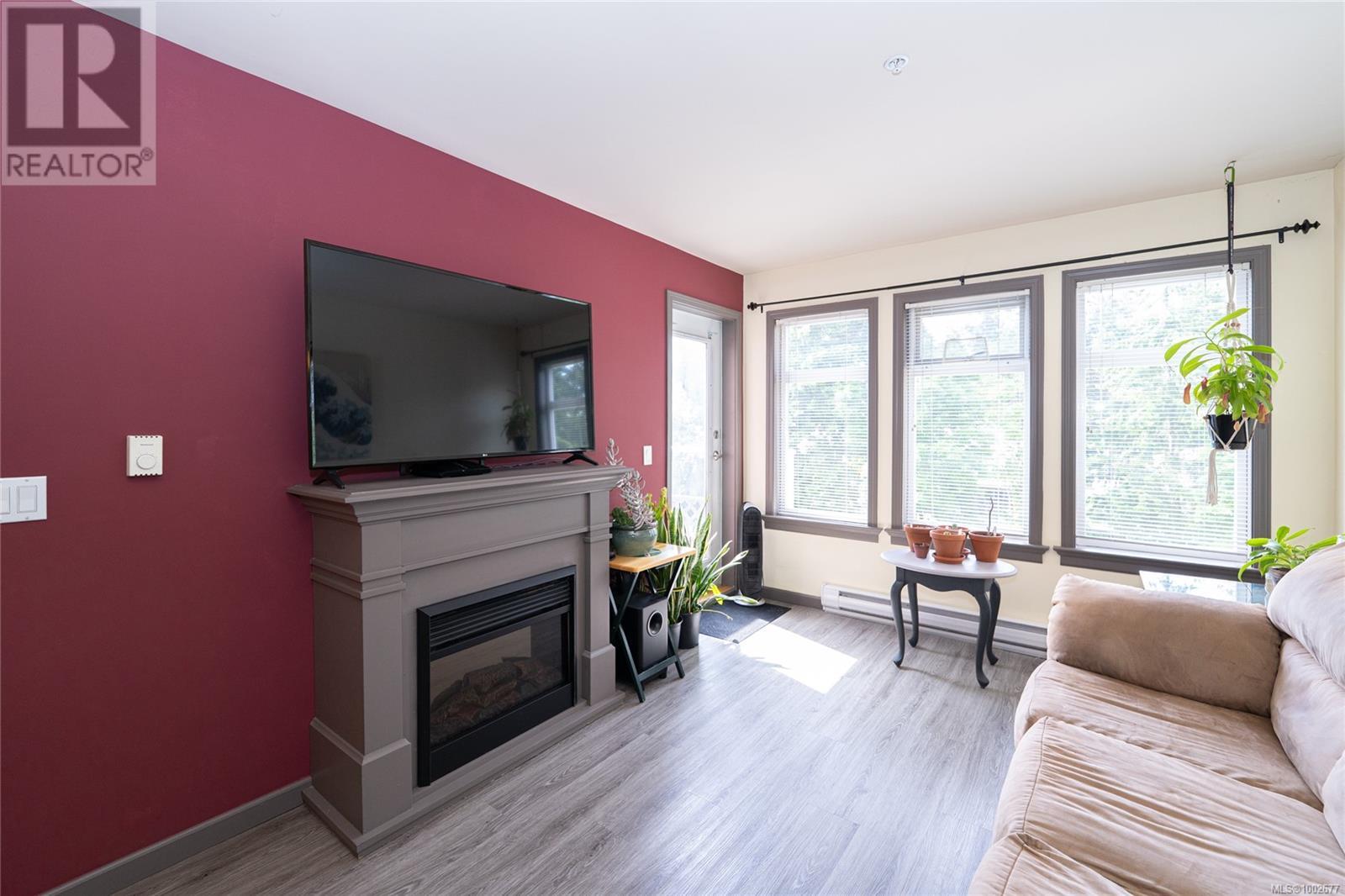 Photo 4 of 301 663 Goldstream Ave, Langford BC