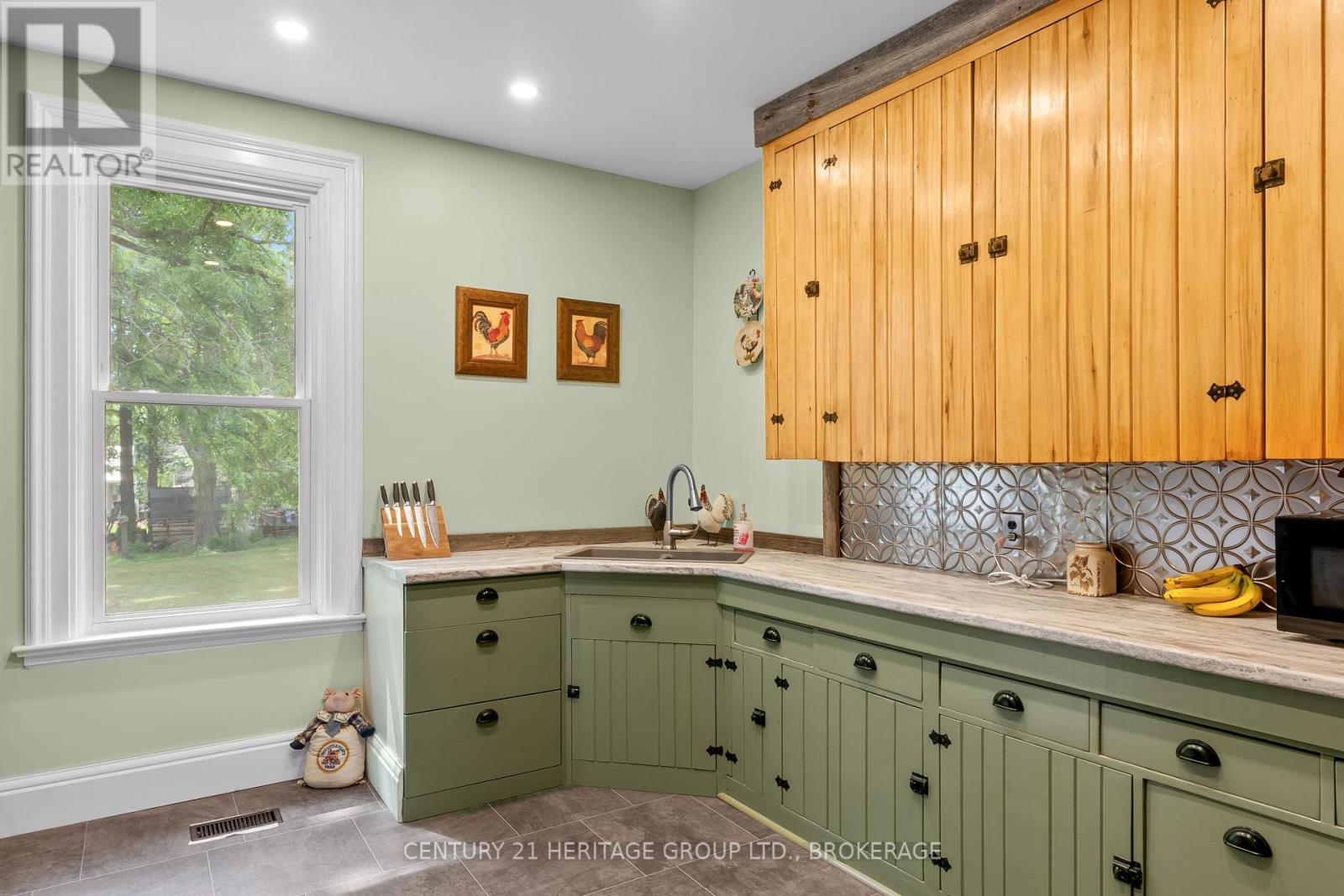 Photo 13 of 4734 County Rd 2 Road, Asphodelnorwood ON