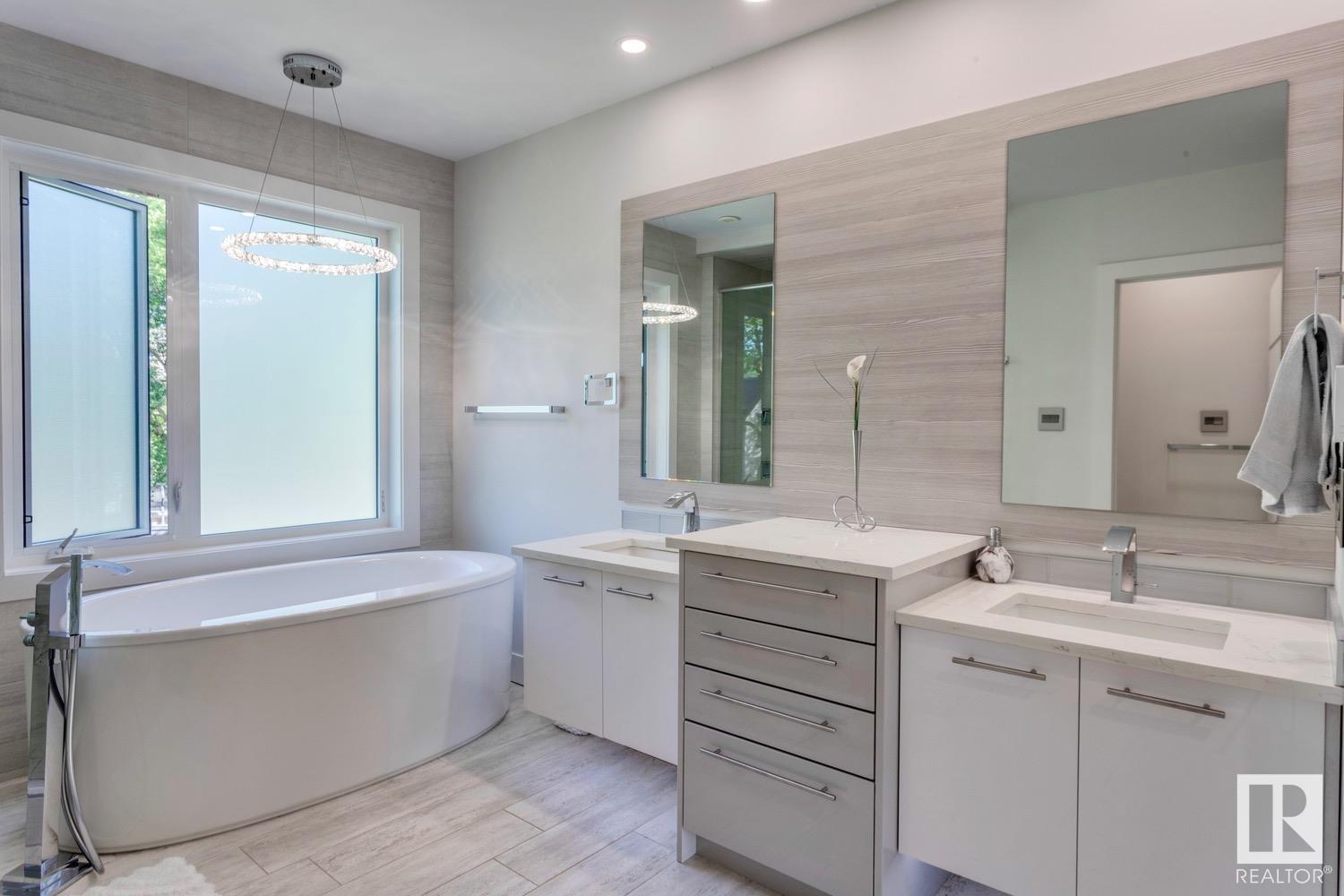 Photo 17 of 14643 92 A Av Nw, Edmonton AB