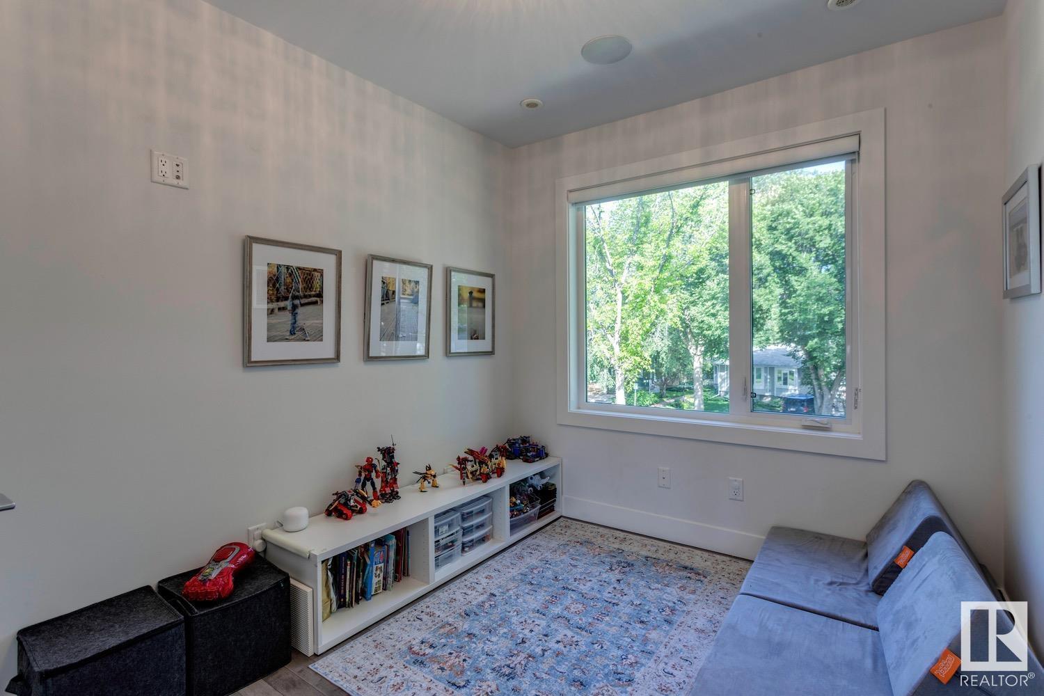 Photo 4 of 14643 92 A Av Nw, Edmonton AB