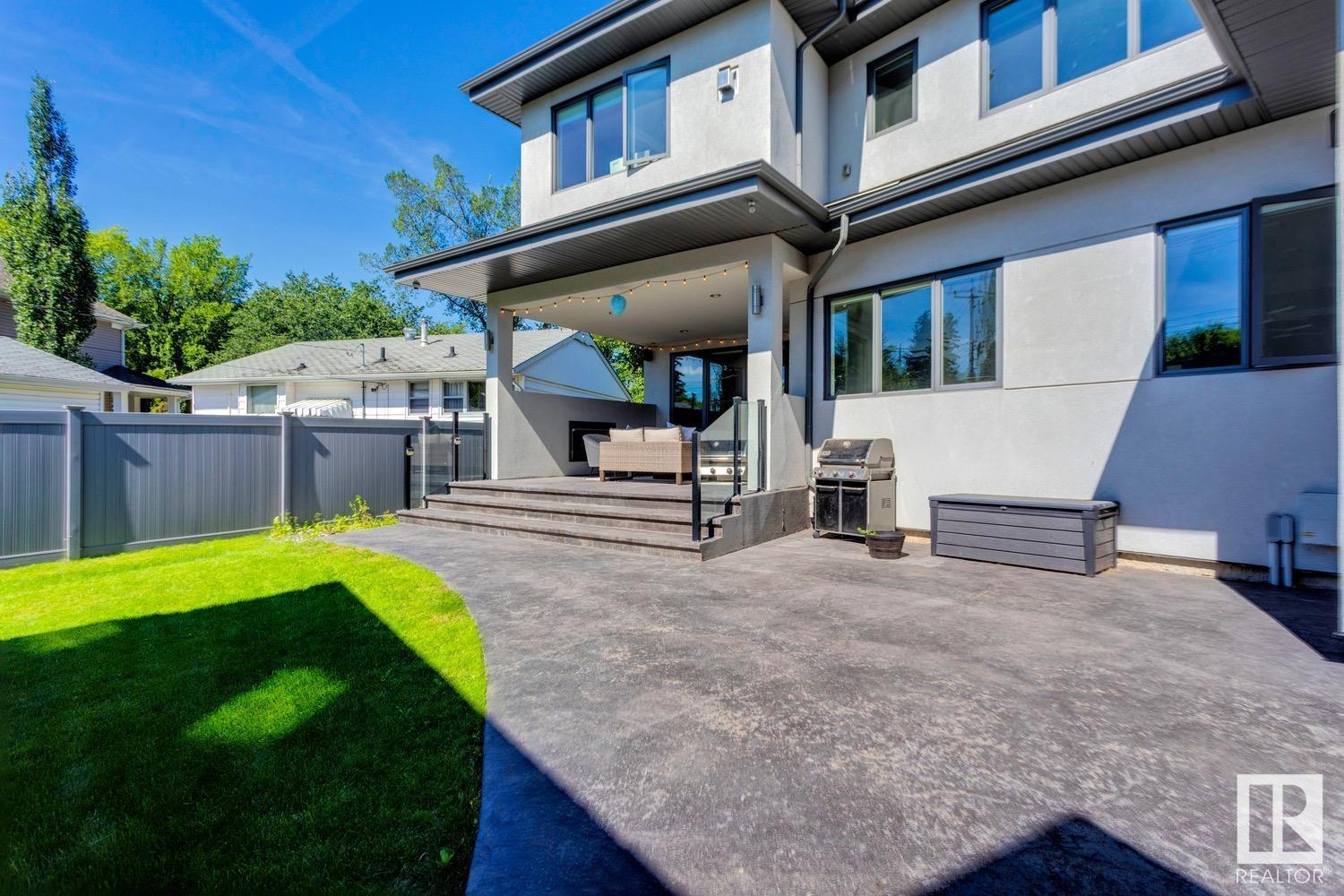 Photo 15 of 14643 92 A Av Nw, Edmonton AB