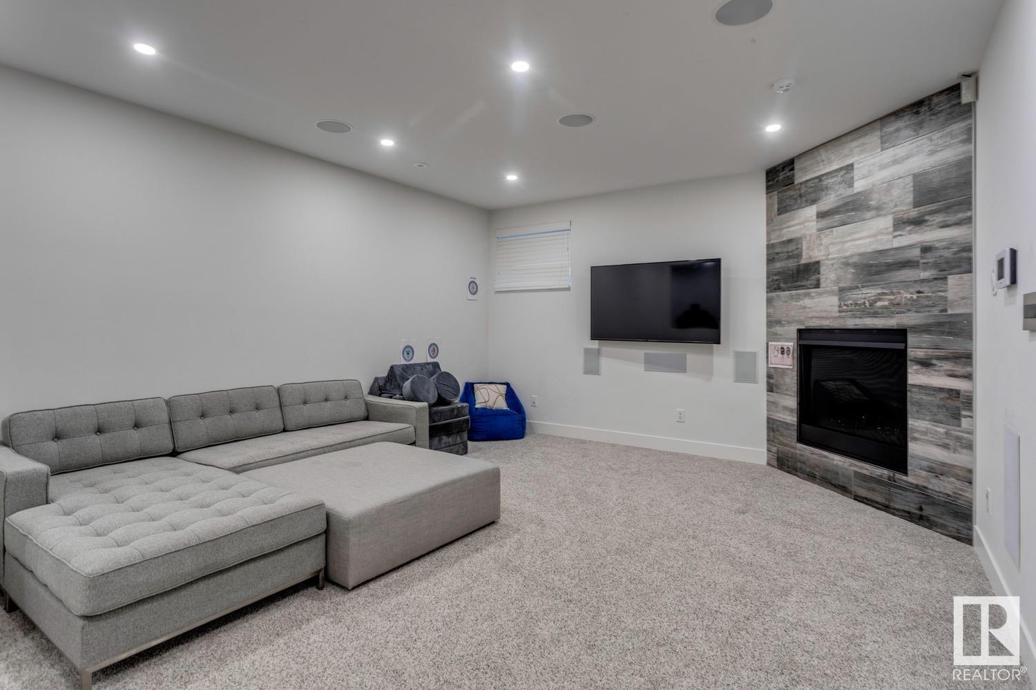 Photo 12 of 14643 92 A Av Nw, Edmonton AB