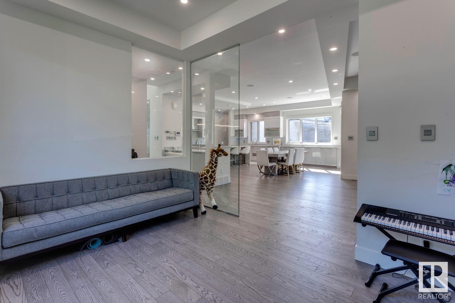 Photo 1 of 14643 92 A Av Nw, Edmonton AB