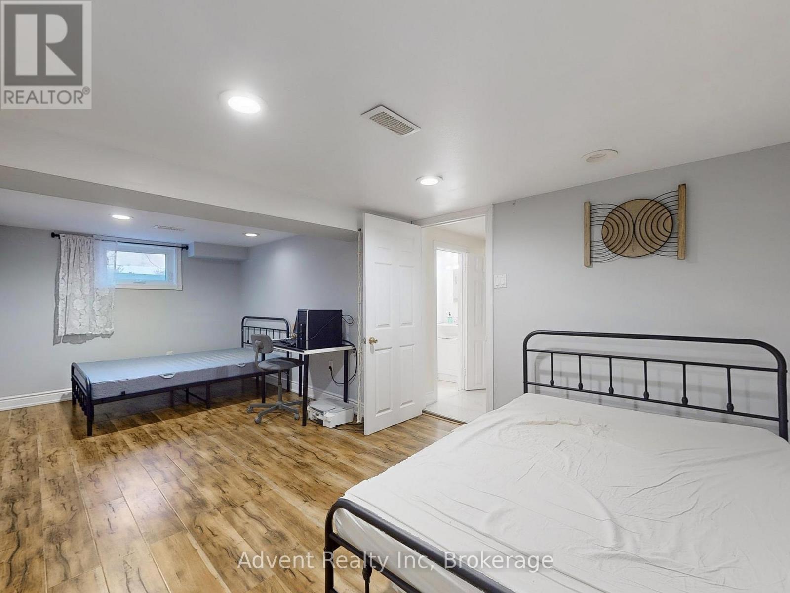Photo 10 of Bsmt 45 Enfield Avenue, Toronto ON