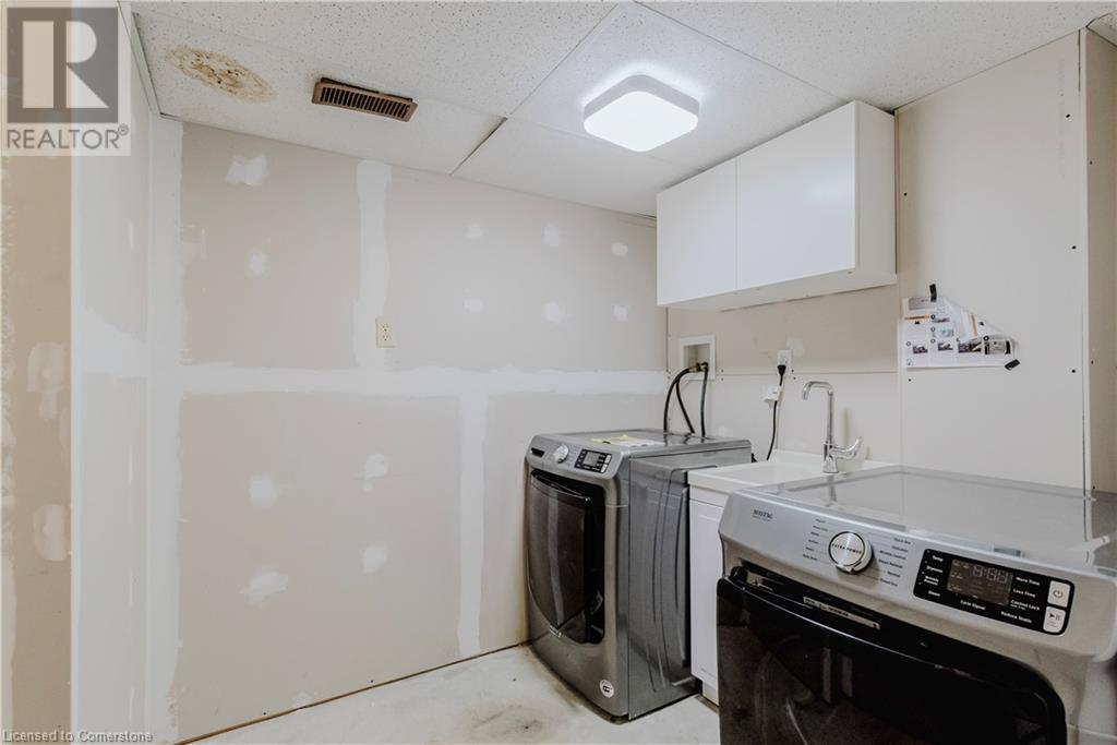 Photo 25 of 195 Duncairn Crescent, Hamilton ON