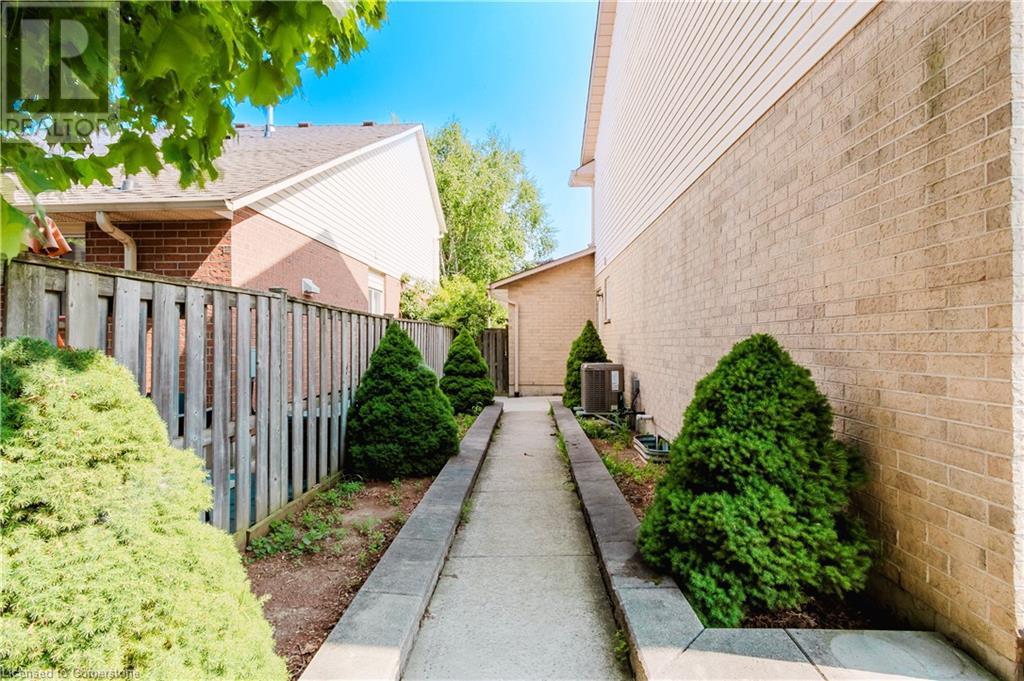 Photo 28 of 195 Duncairn Crescent, Hamilton ON