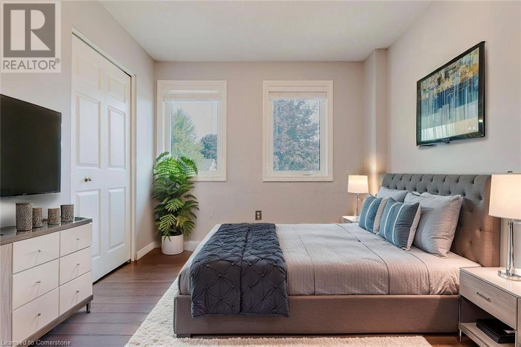 Photo 22 of 195 Duncairn Crescent, Hamilton ON