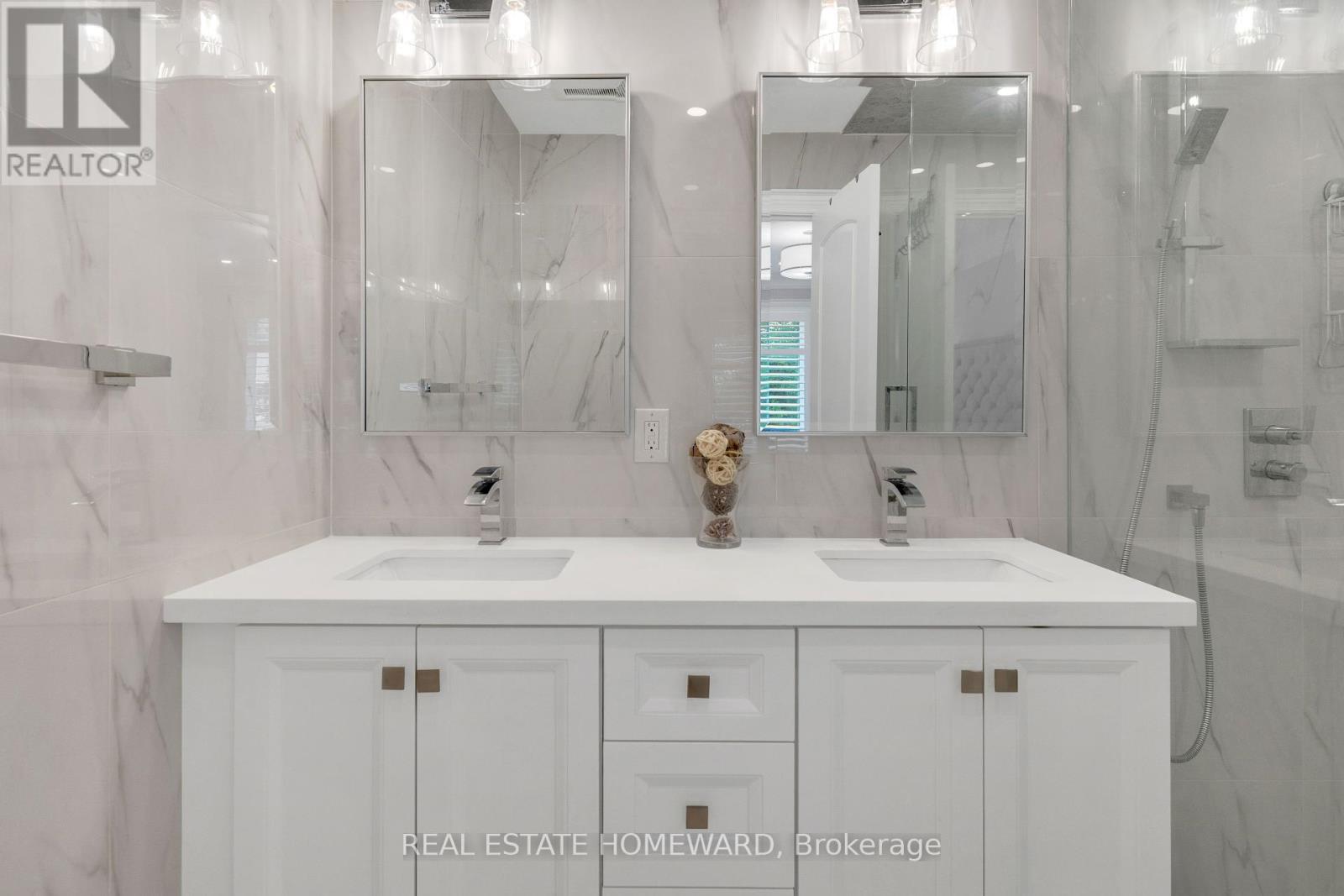 Photo 21 of 109 B Robinson Avenue, Toronto ON