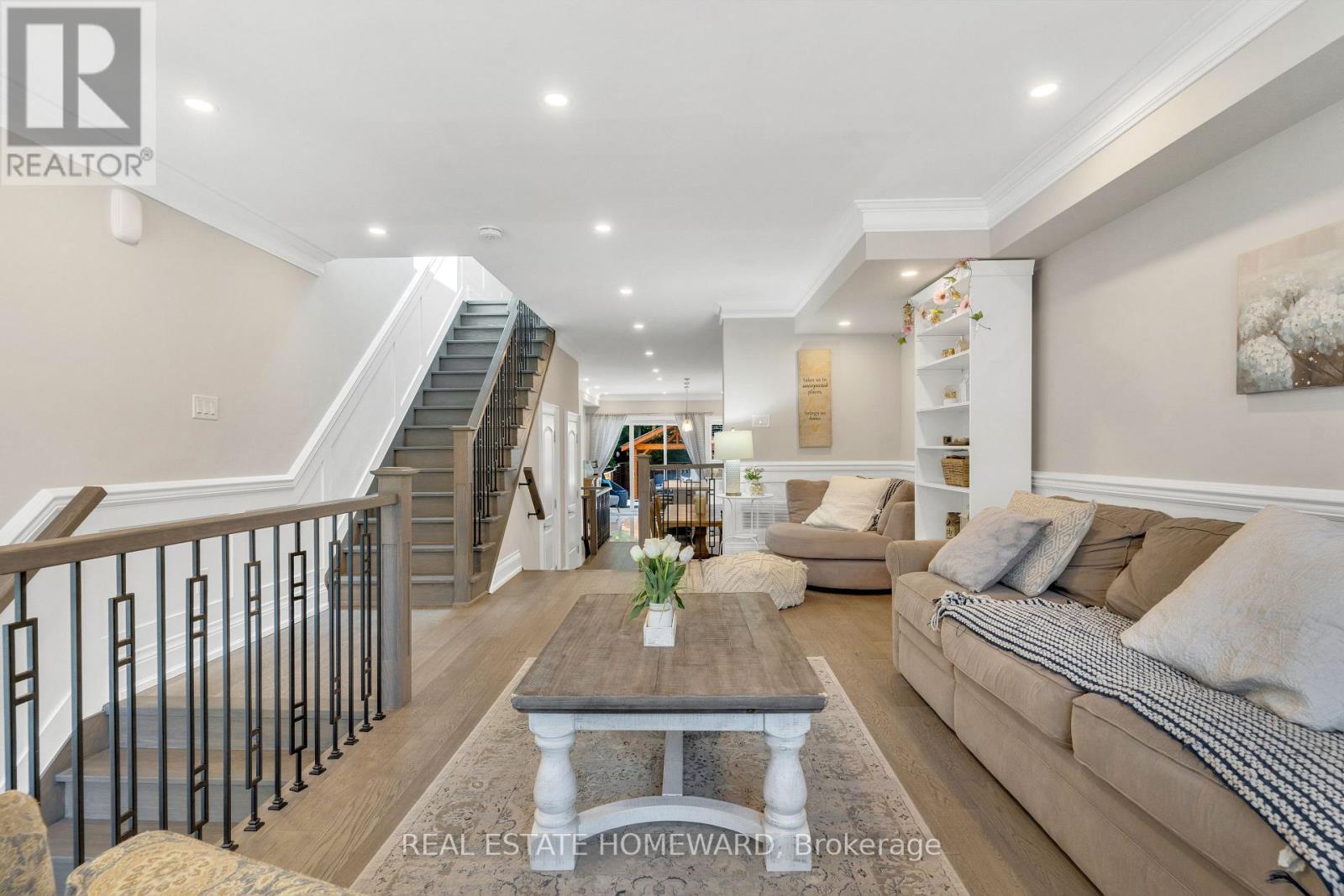 Photo 5 of 109 B Robinson Avenue, Toronto ON