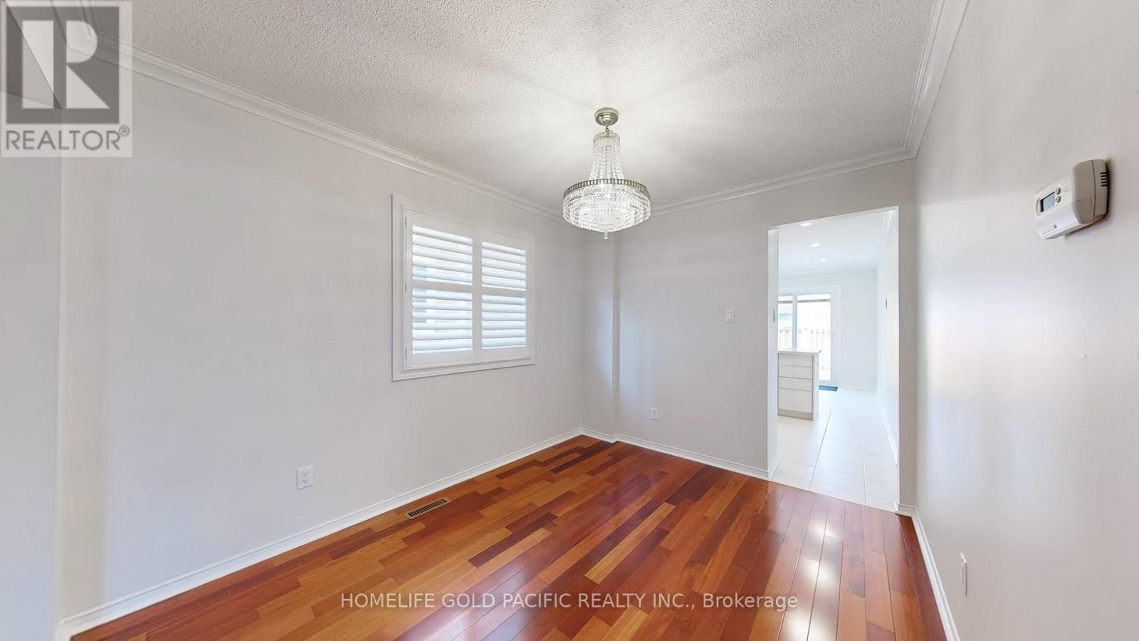Photo 46 of 24 Elmpark Court, Richmond Hill ON