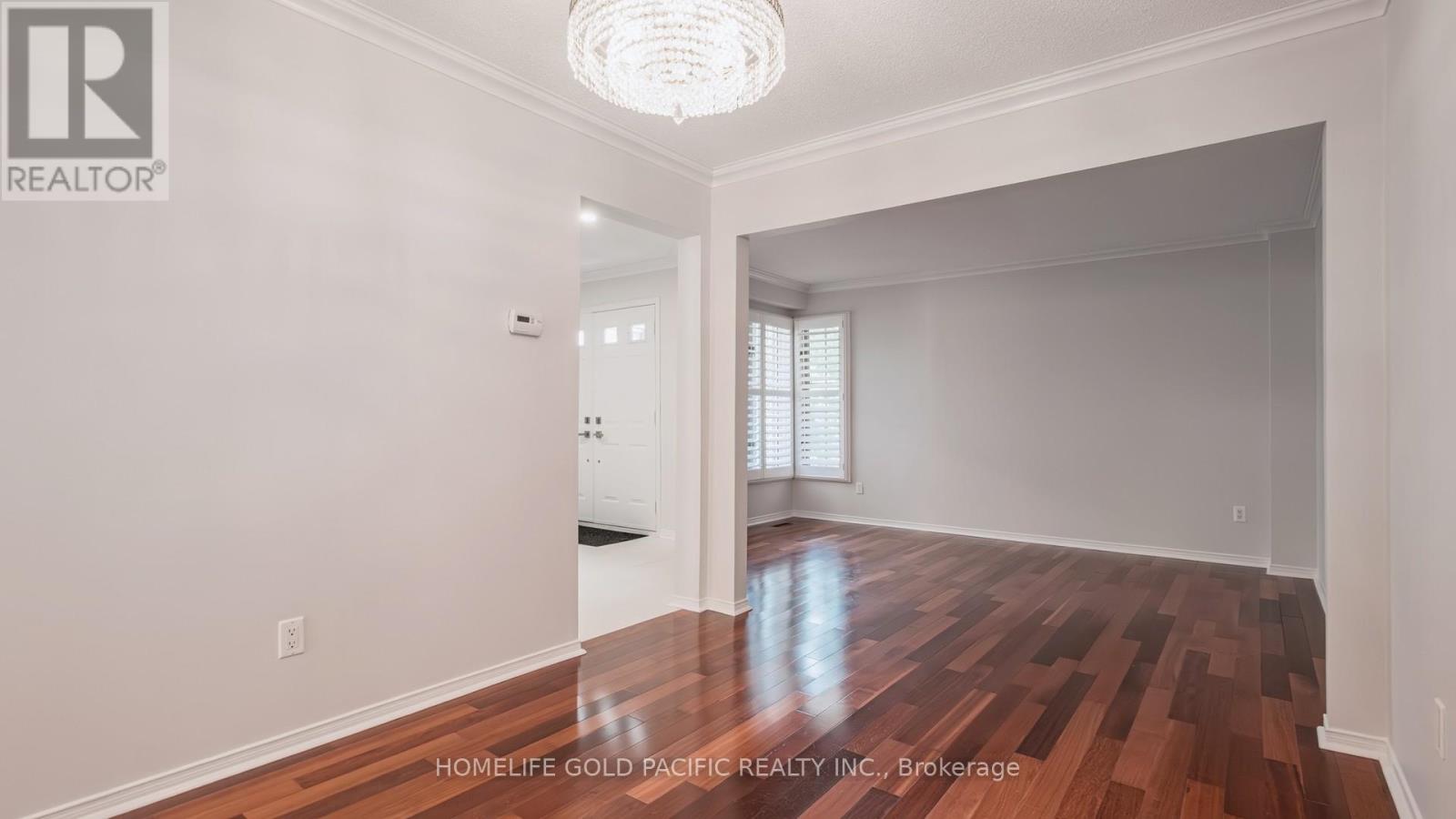 Photo 45 of 24 Elmpark Court, Richmond Hill ON