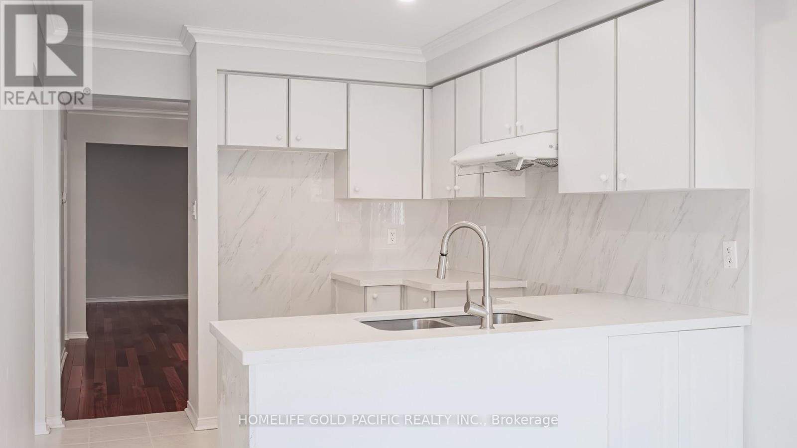 Photo 23 of 24 Elmpark Court, Richmond Hill ON