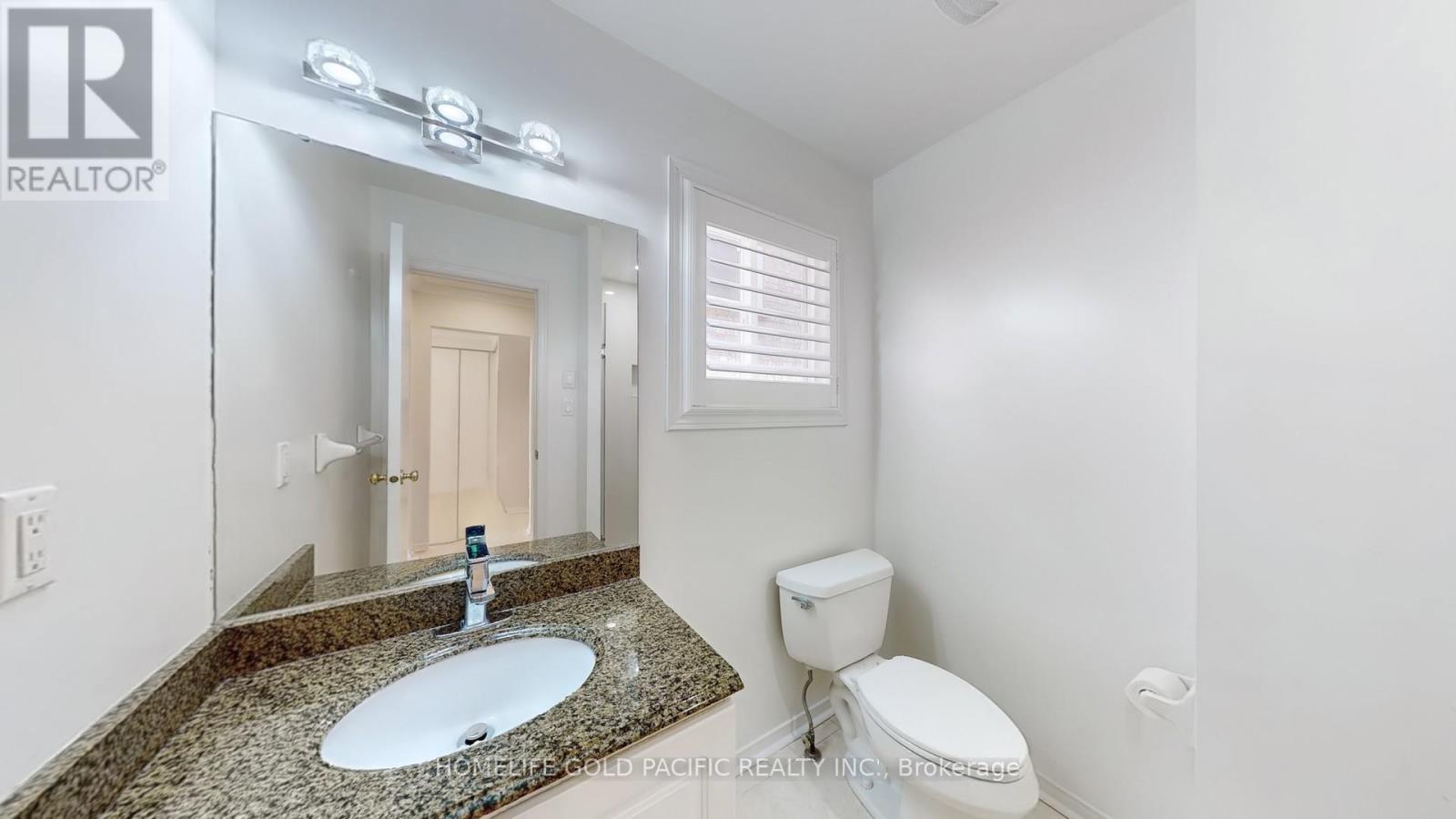 Photo 26 of 24 Elmpark Court, Richmond Hill ON