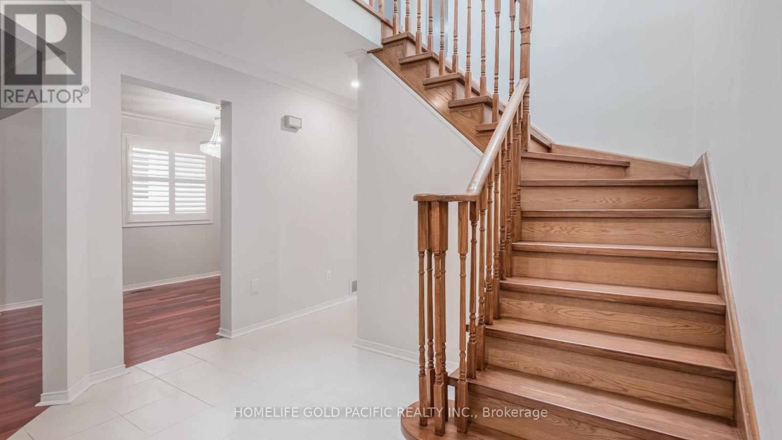 Photo 28 of 24 Elmpark Court, Richmond Hill ON