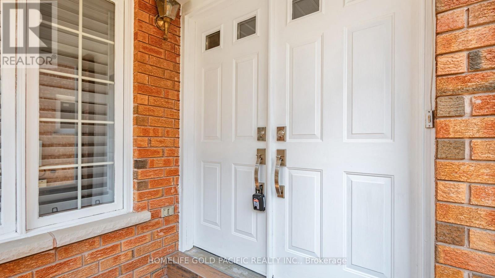 Photo 39 of 24 Elmpark Court, Richmond Hill ON