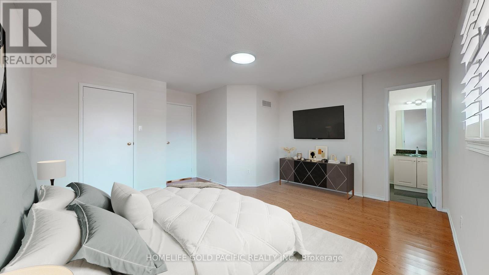 Photo 1 of 24 Elmpark Court, Richmond Hill ON