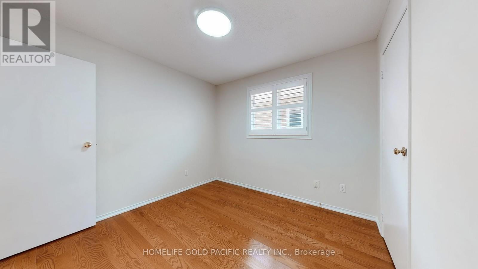 Photo 2 of 24 Elmpark Court, Richmond Hill ON