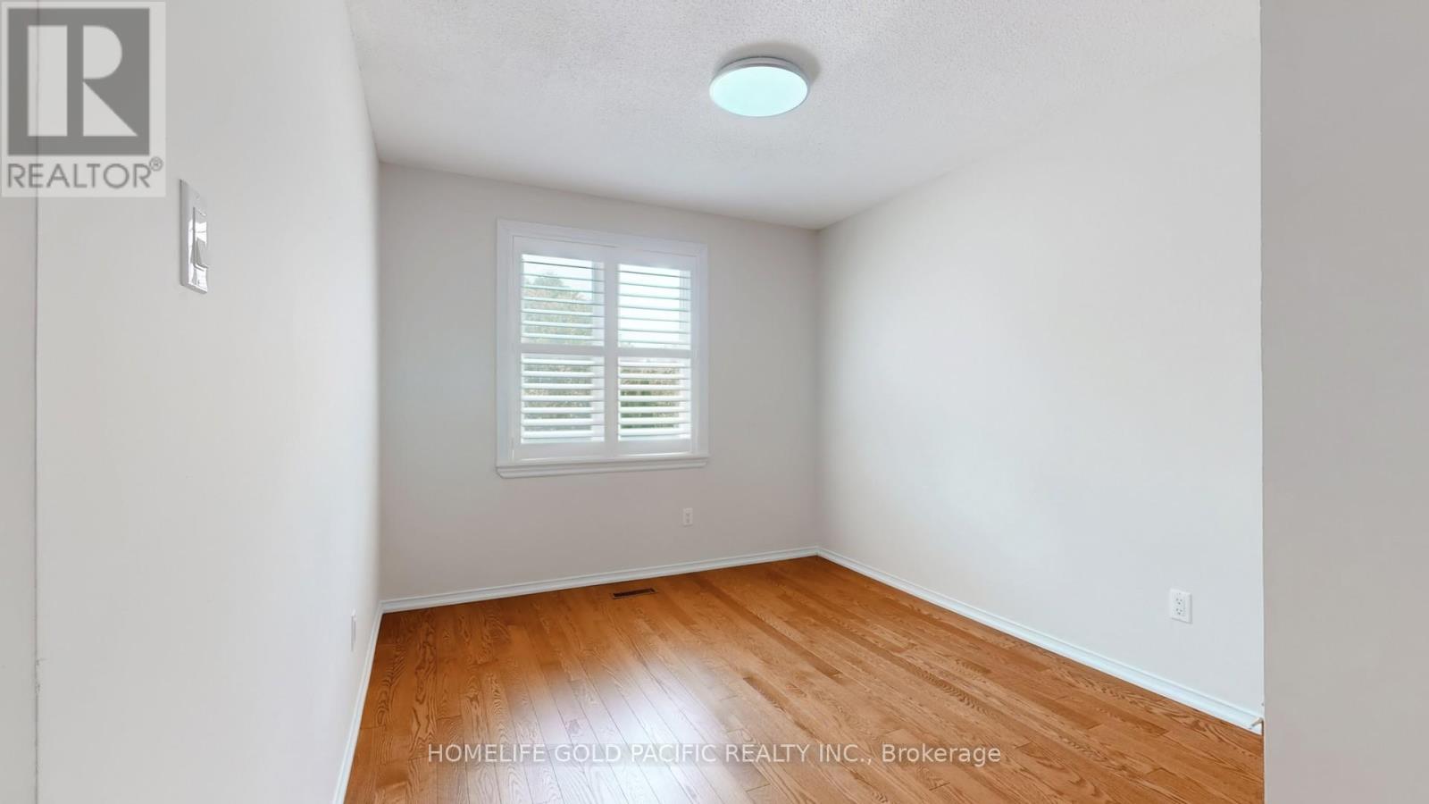 Photo 4 of 24 Elmpark Court, Richmond Hill ON